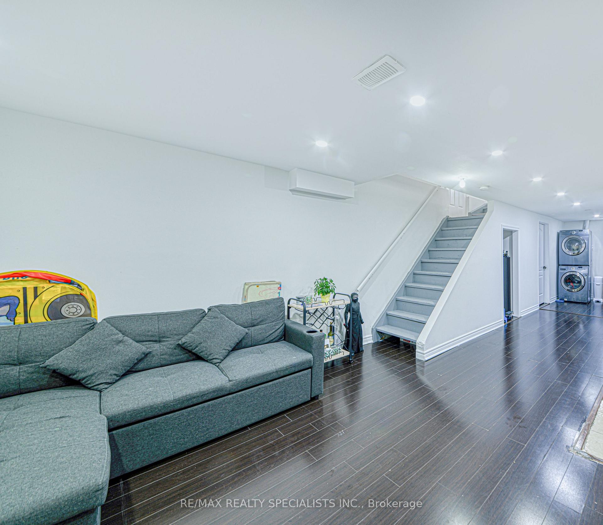 Photo 17 of 35 Softneedle Avenue, Brampton, Sandringham-Wellington — HOMEH