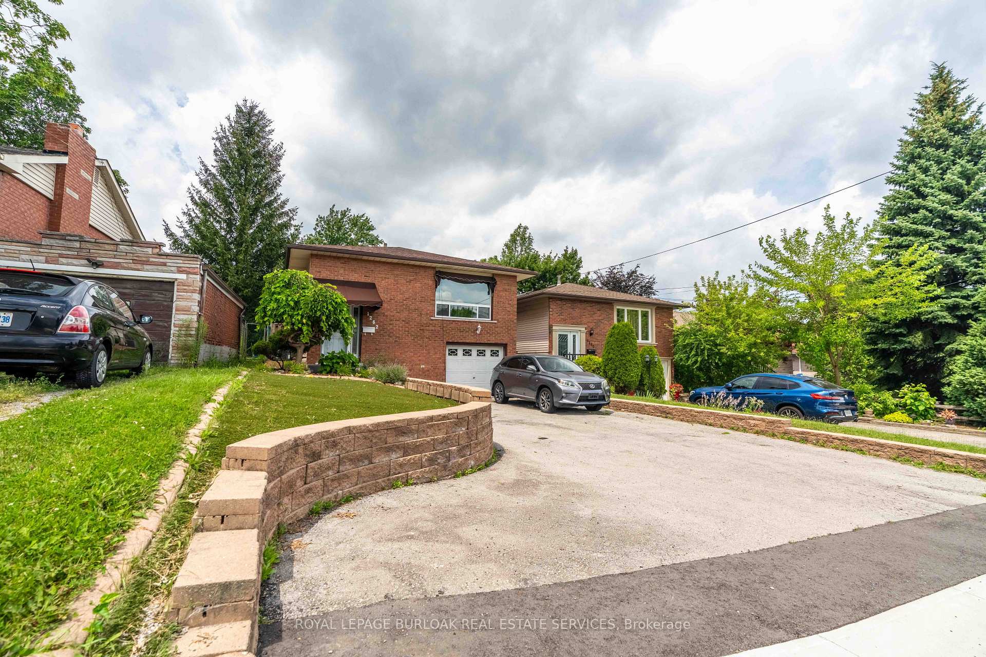 Photo 2 of 1262 Upper Gage Avenue, Hamilton, Randall — HOMEH