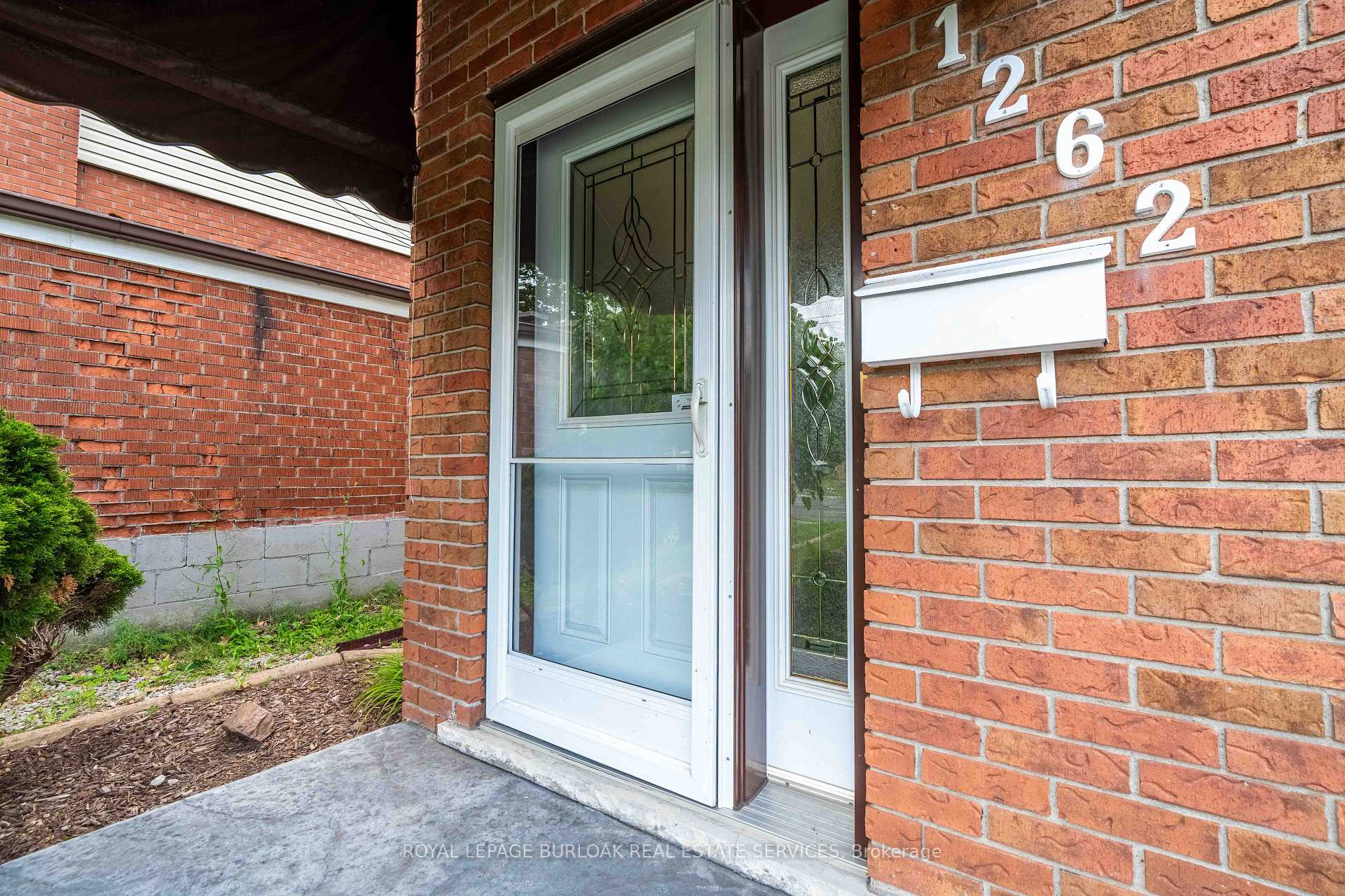Photo 3 of 1262 Upper Gage Avenue, Hamilton, Randall — HOMEH