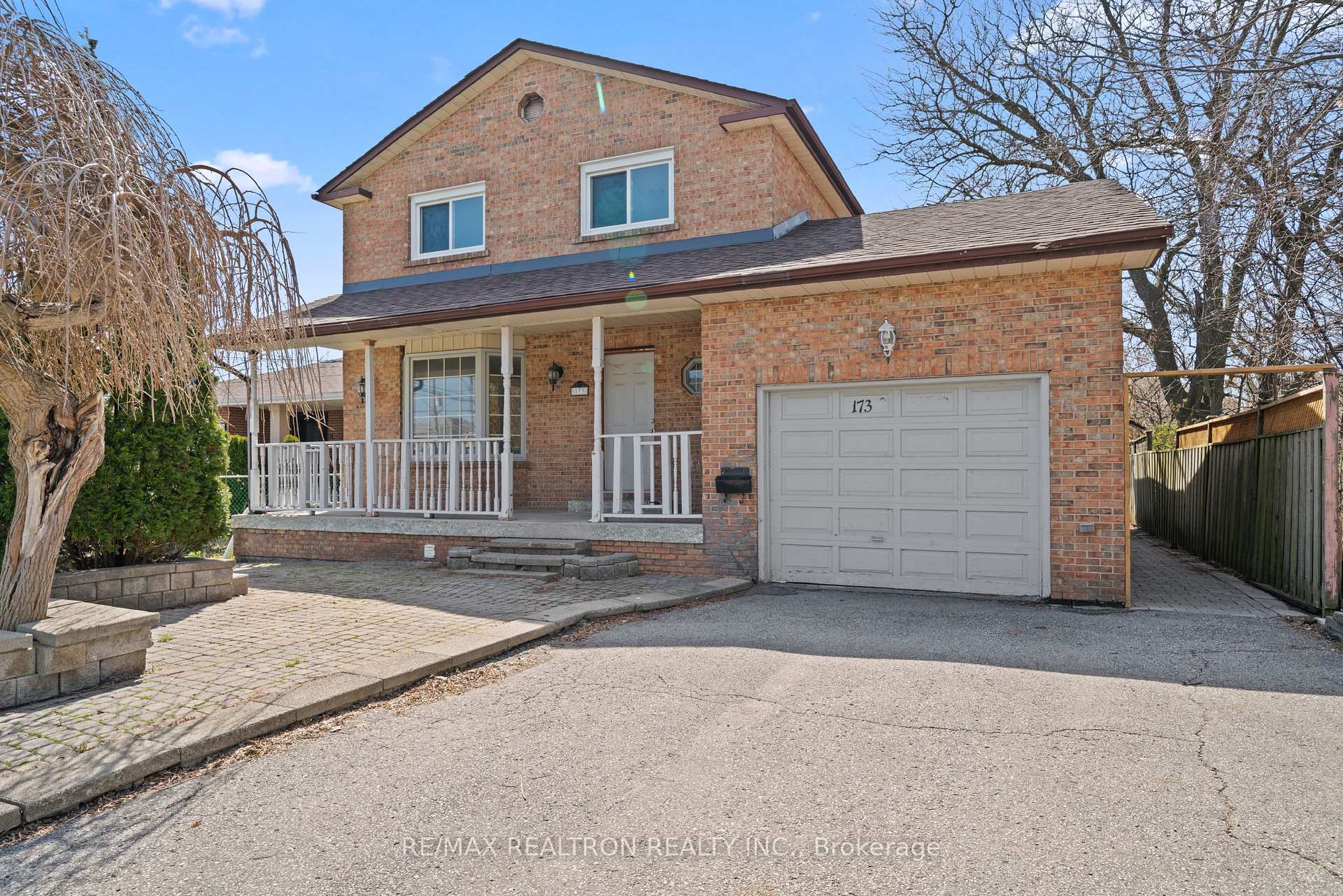 Front of 173 Elgin Mills Road W