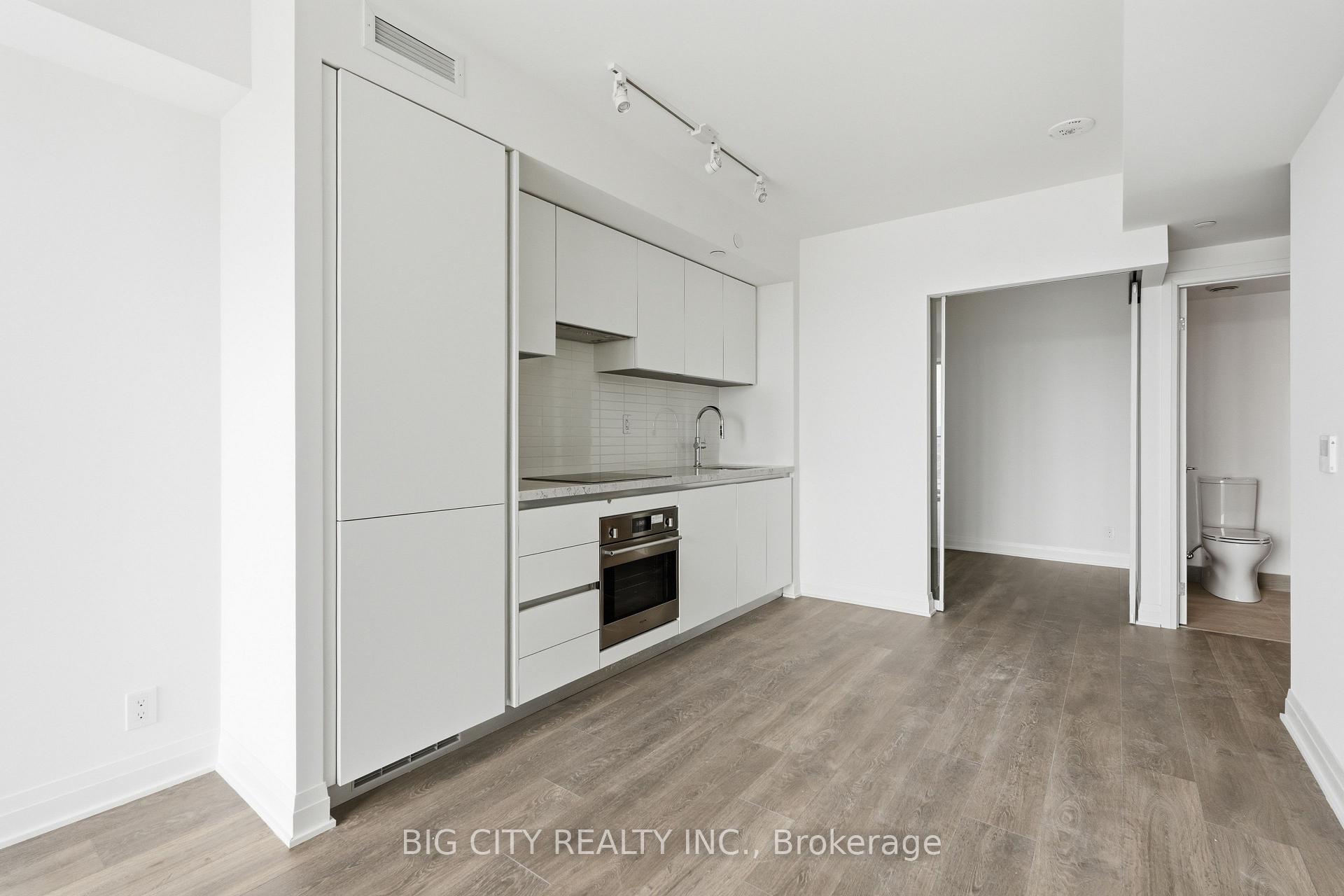 Photo 4 of Unit 1211, 25 Frederick Todd Way, Toronto, Thorncliffe Park — HOMEH