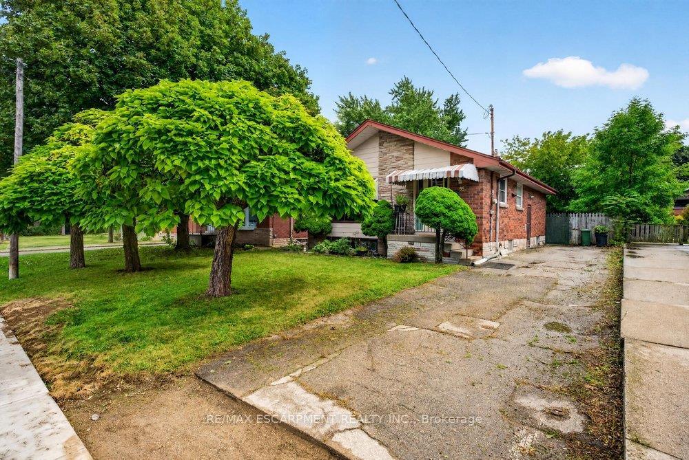 Photo 2 of 95 West 4th Street, Hamilton, Bonnington — HOMEH