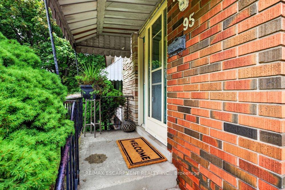 Photo 5 of 95 West 4th Street, Hamilton, Bonnington — HOMEH