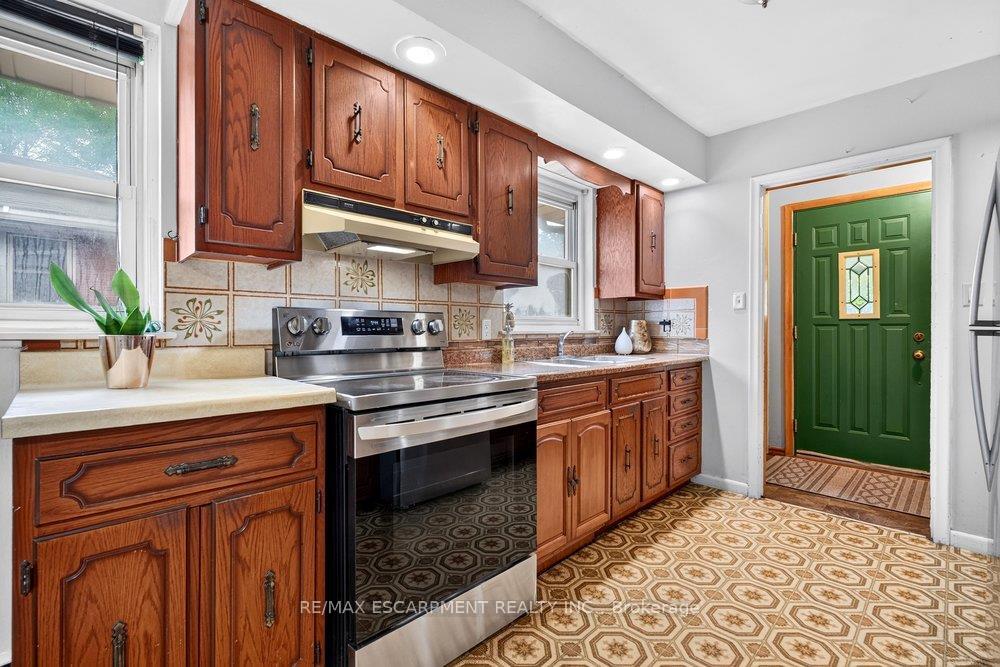 Photo 12 of 95 West 4th Street, Hamilton, Bonnington — HOMEH