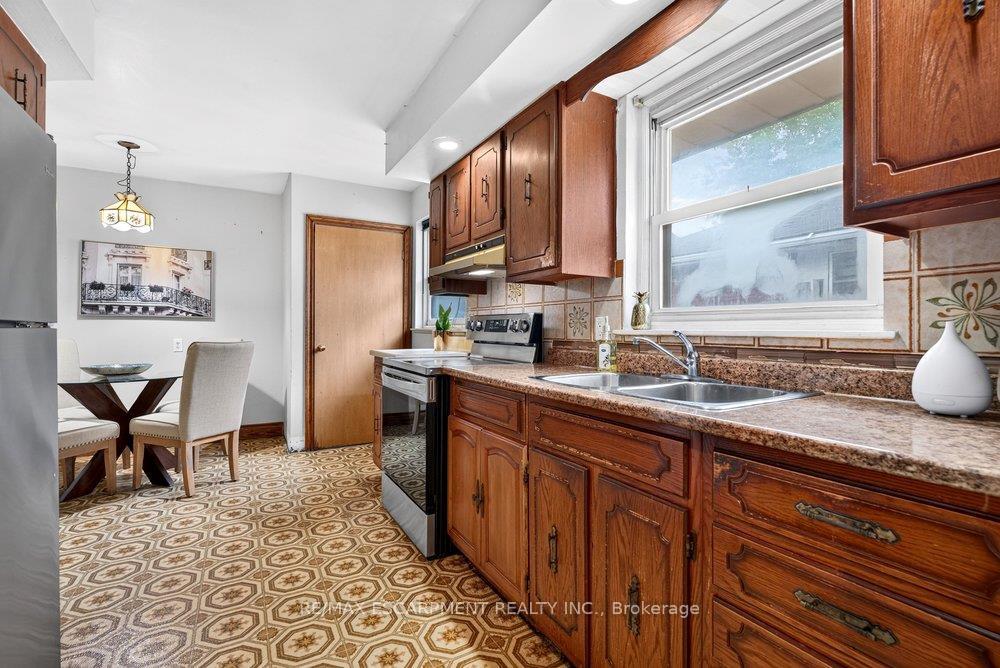 Photo 15 of 95 West 4th Street, Hamilton, Bonnington — HOMEH