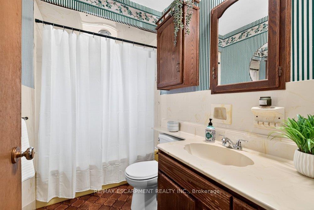 Photo 25 of 95 West 4th Street, Hamilton, Bonnington — HOMEH
