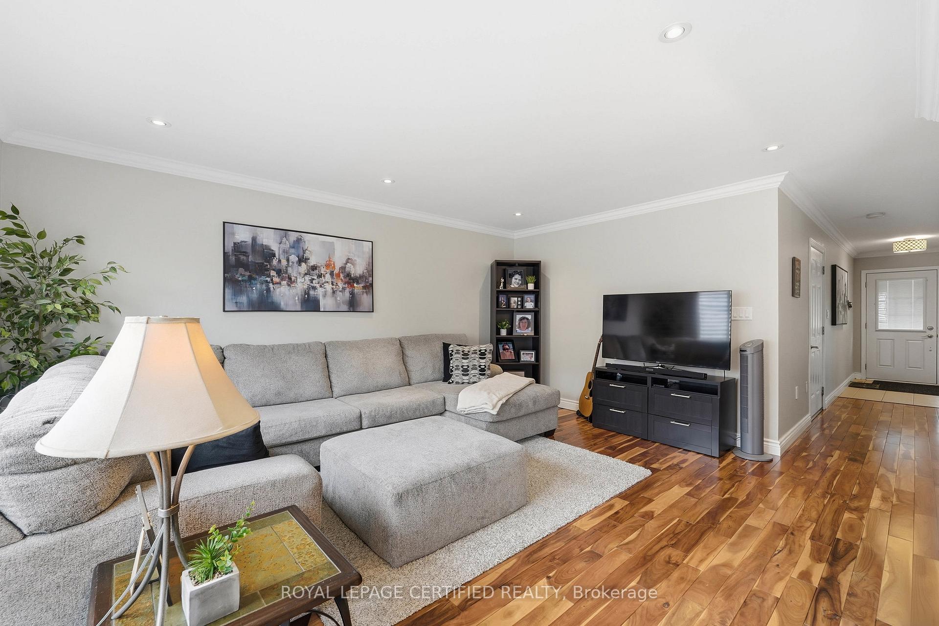Photo 11 of 1149 Barr Crescent, Milton, Beaty — HOMEH