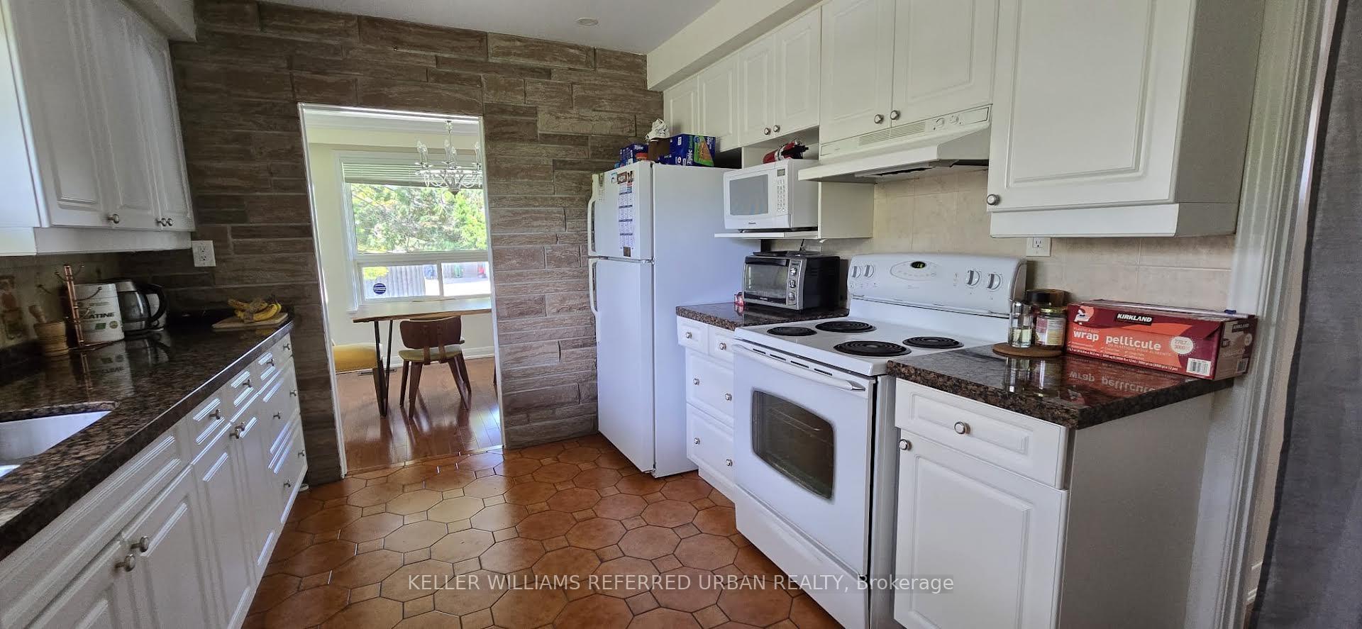 Photo 4 of Unit Upper, 49 Halkin Crescent, North York, Victoria Village — HOMEH
