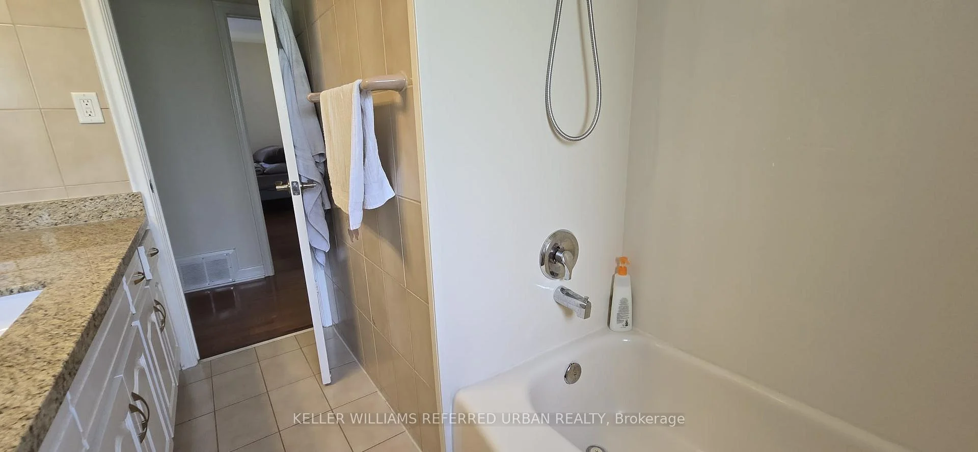Photo 31 of Unit Upper, 49 Halkin Crescent, North York, Victoria Village — HOMEH