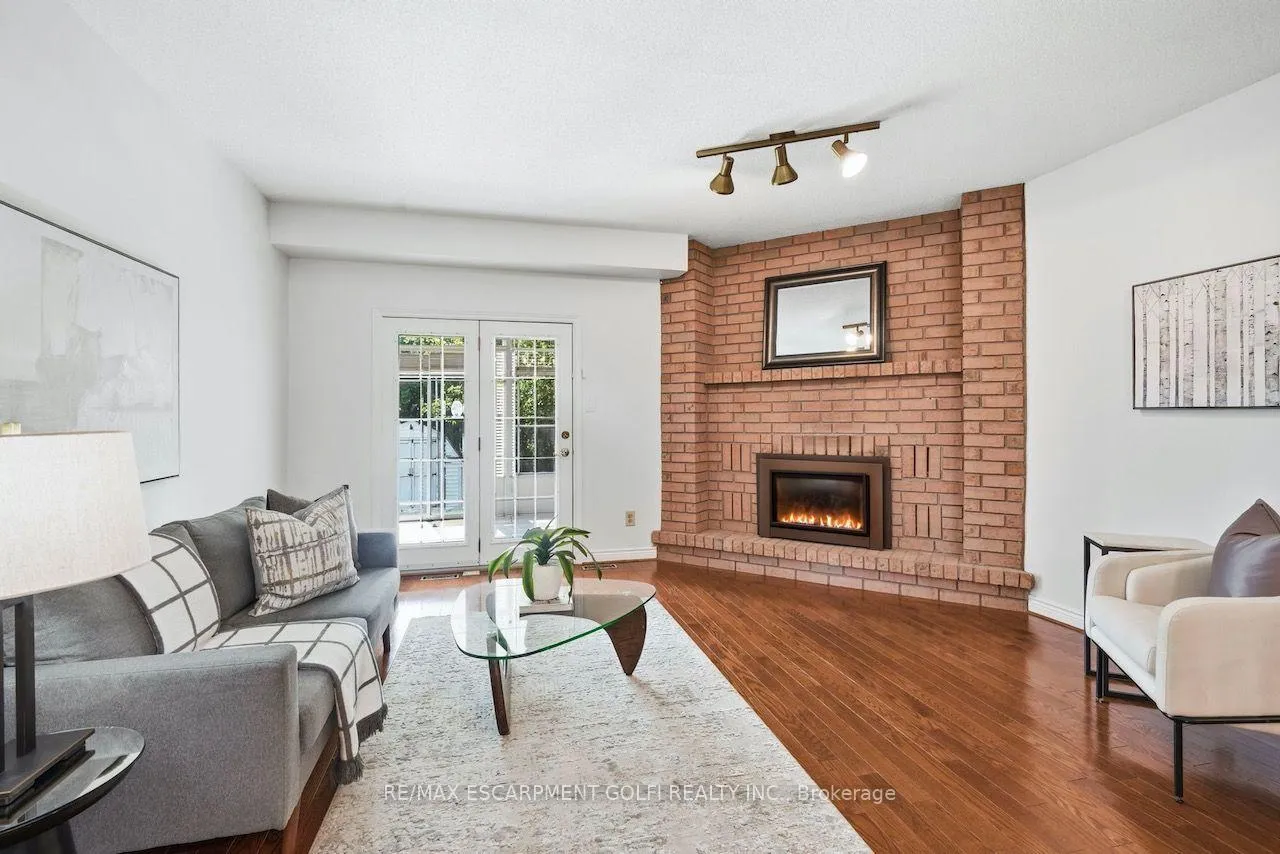 Photo 4 of 12 Sumner Crescent, Grimsby, Grimsby Beach — HOMEH