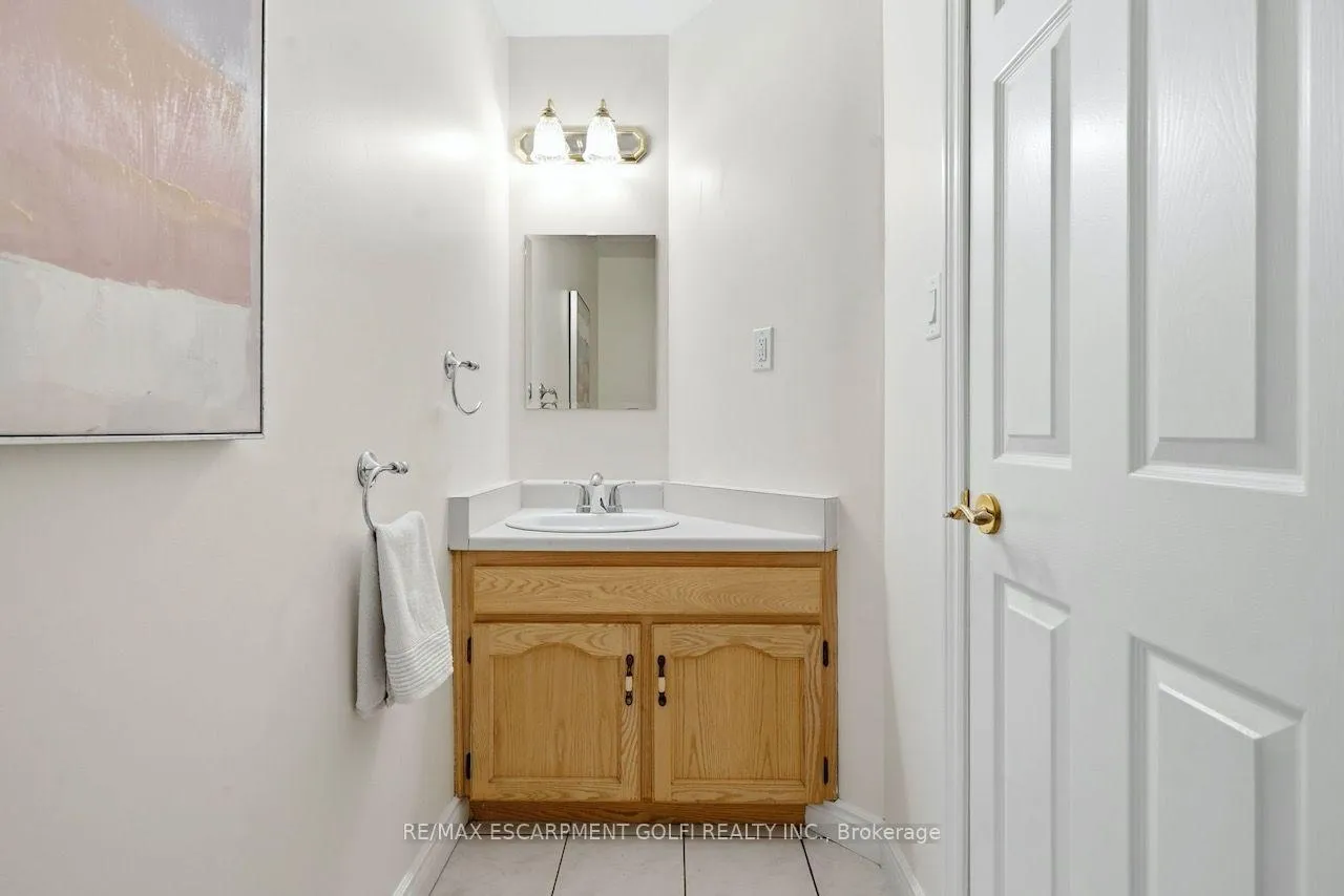 Photo 13 of 12 Sumner Crescent, Grimsby, Grimsby Beach — HOMEH