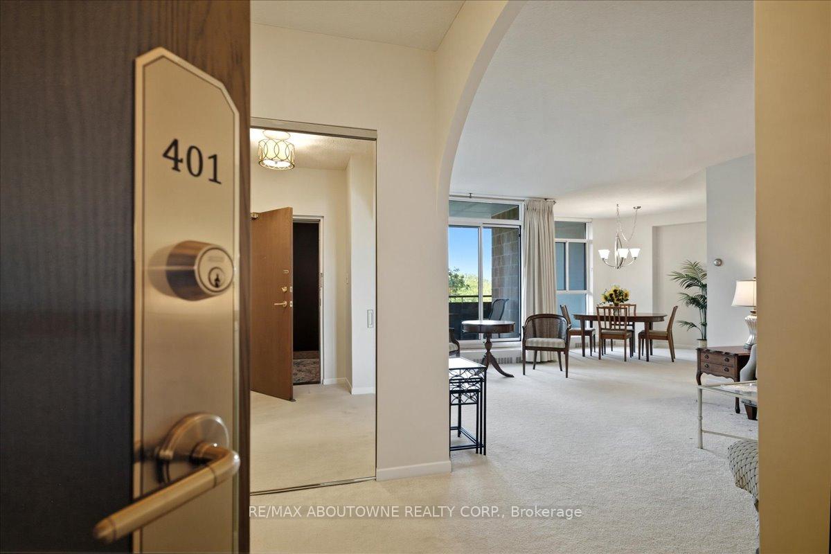 Photo of Unit 401, 5250 Lakeshore Road