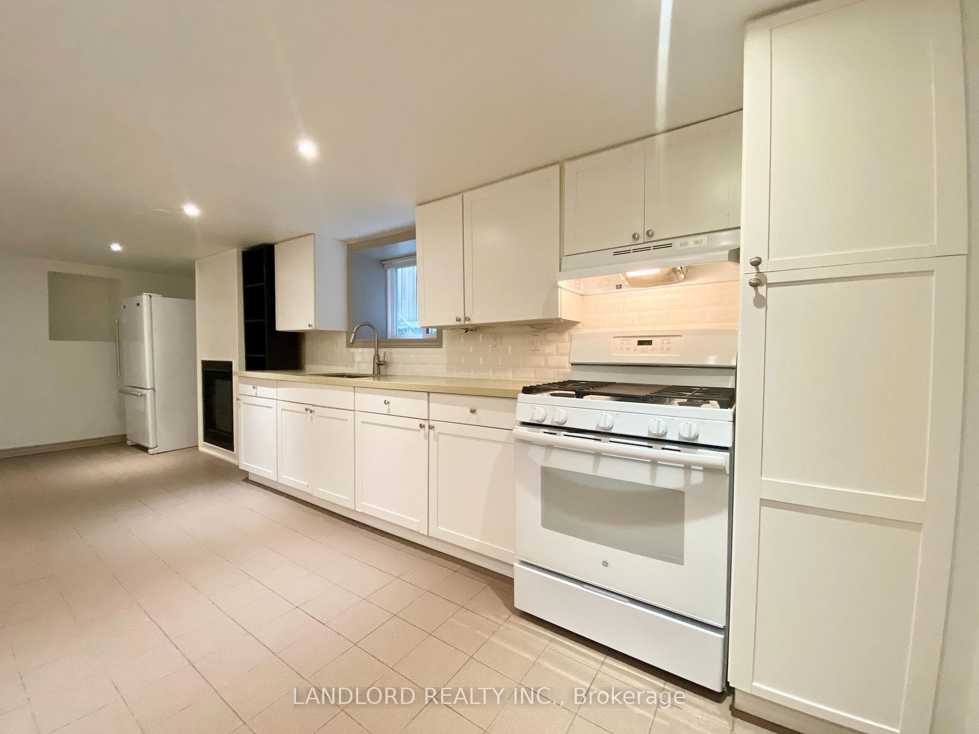 Photo 2 of Unit 5, 209 Madison Avenue, Toronto, The Annex — HOMEH