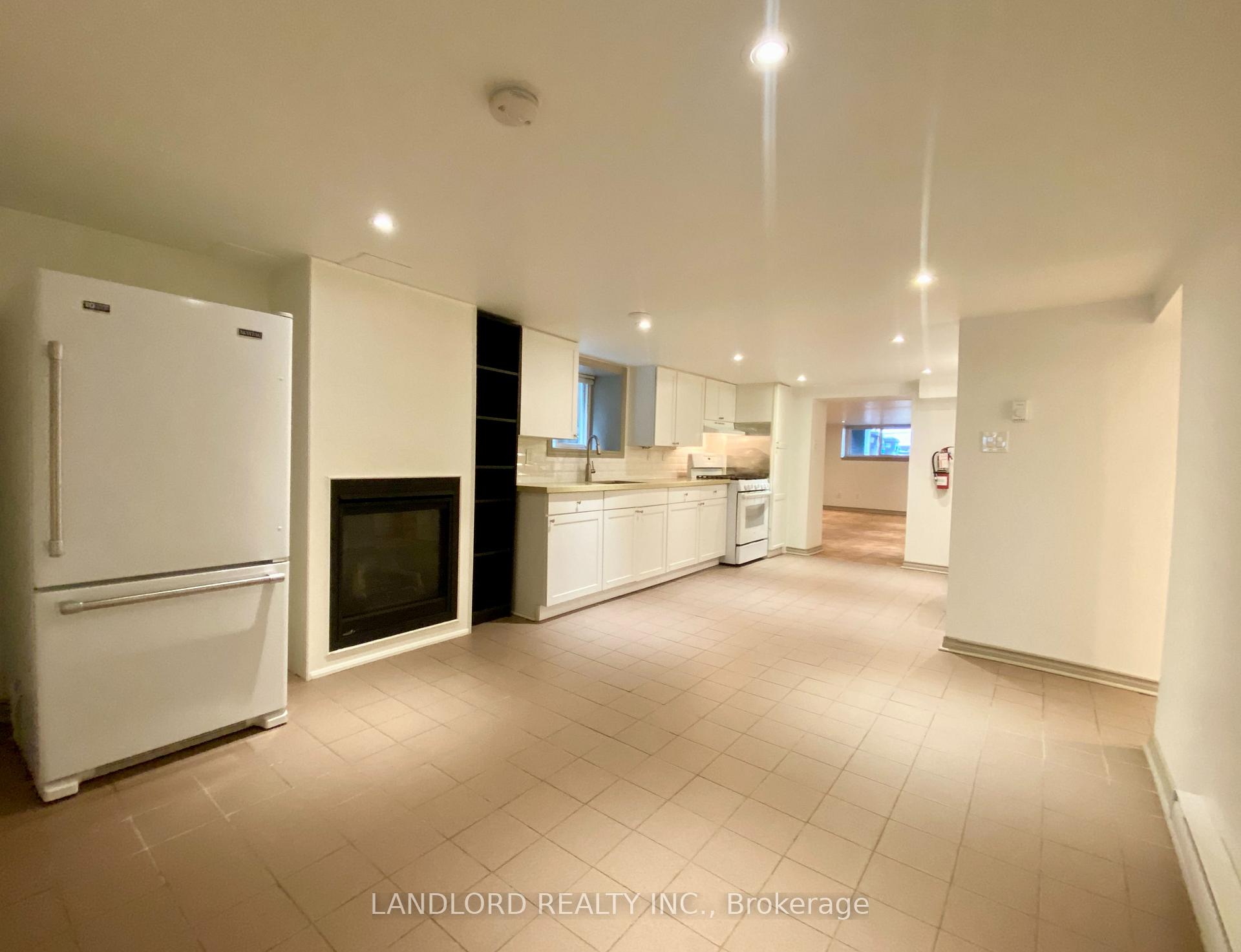 Photo 5 of Unit 5, 209 Madison Avenue, Toronto, The Annex — HOMEH