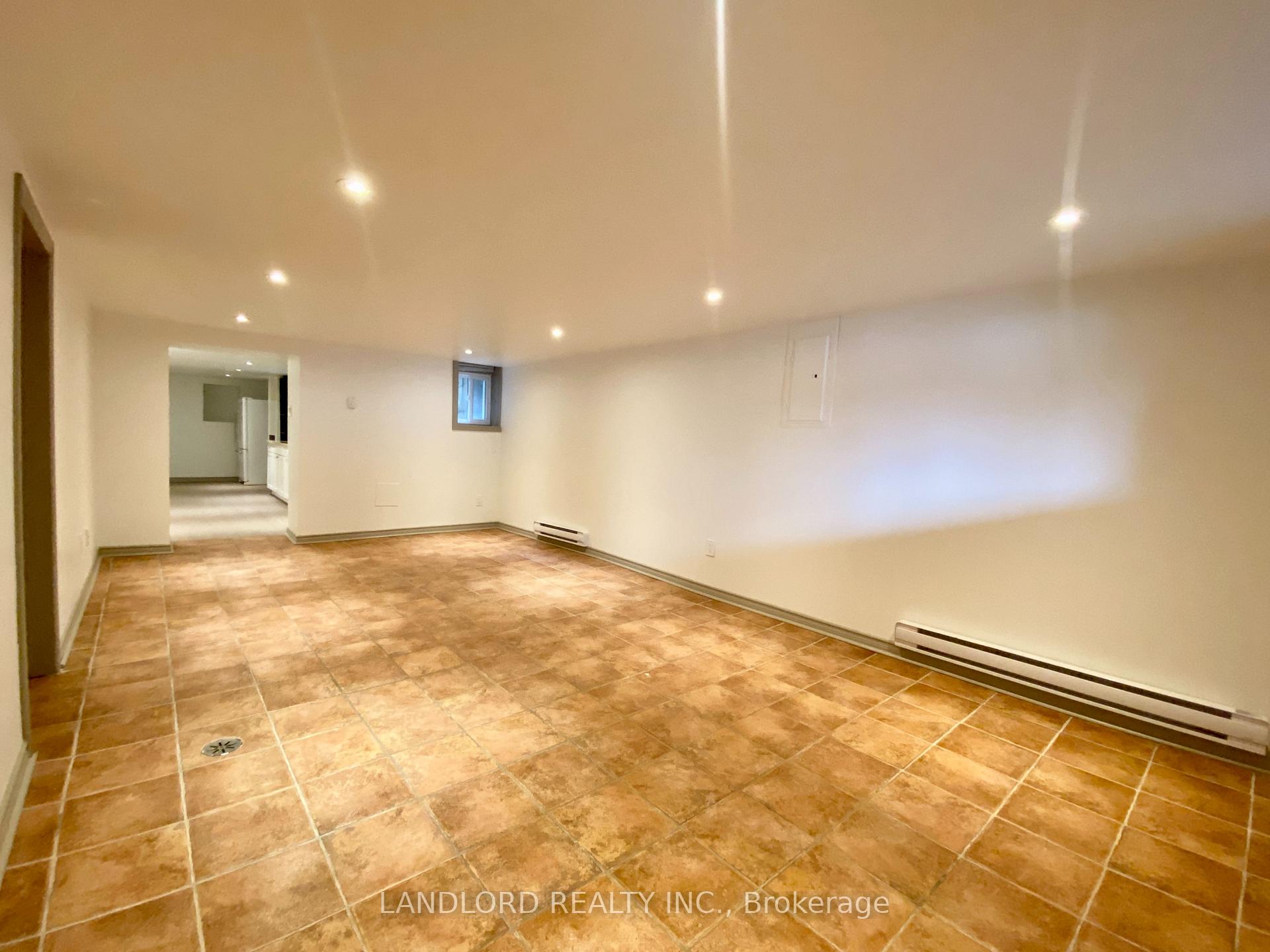 Photo 8 of Unit 5, 209 Madison Avenue, Toronto, The Annex — HOMEH