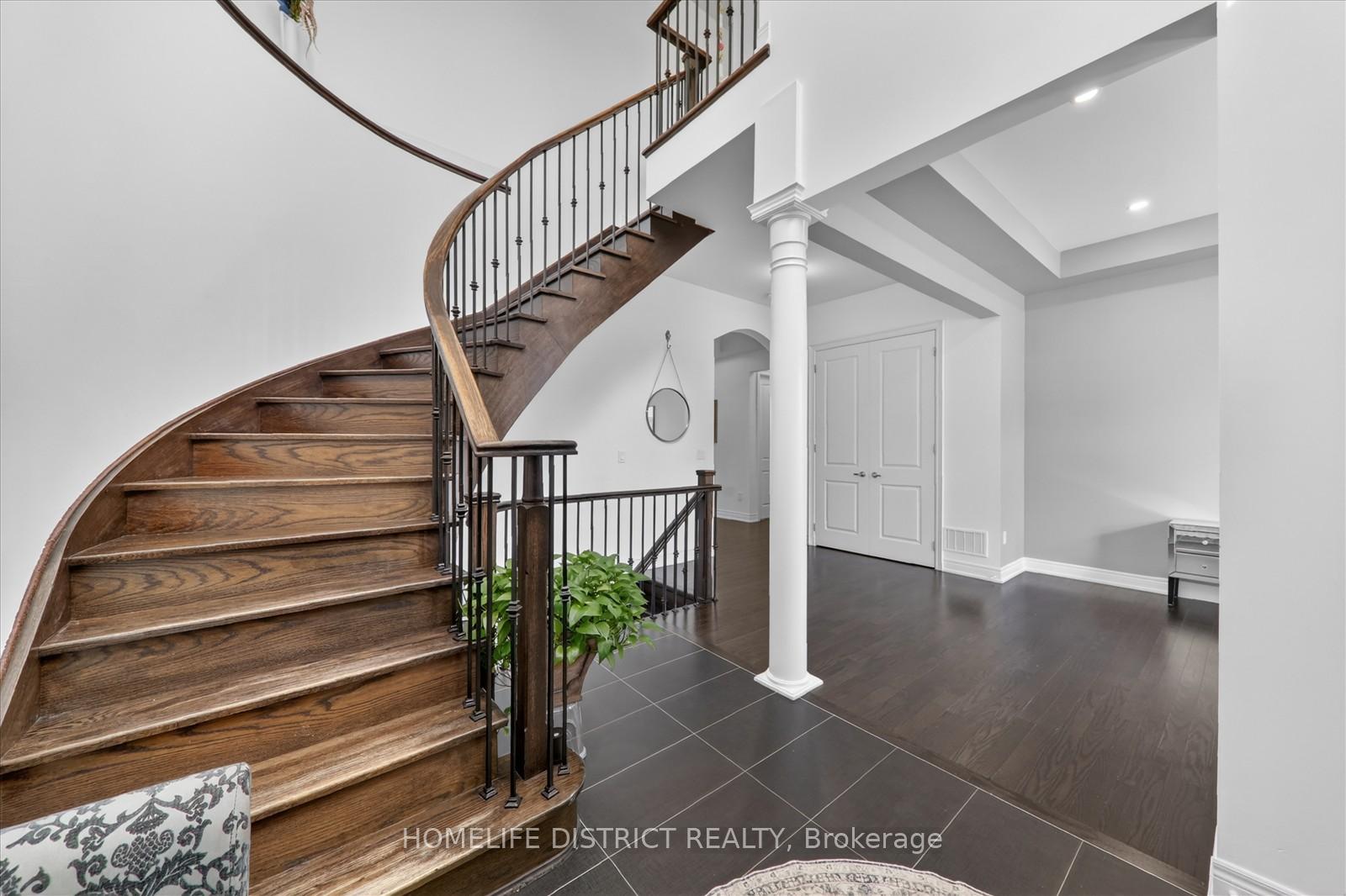 Photo 4 of 210 Cannes Avenue, Vaughan, Vellore Village — HOMEH