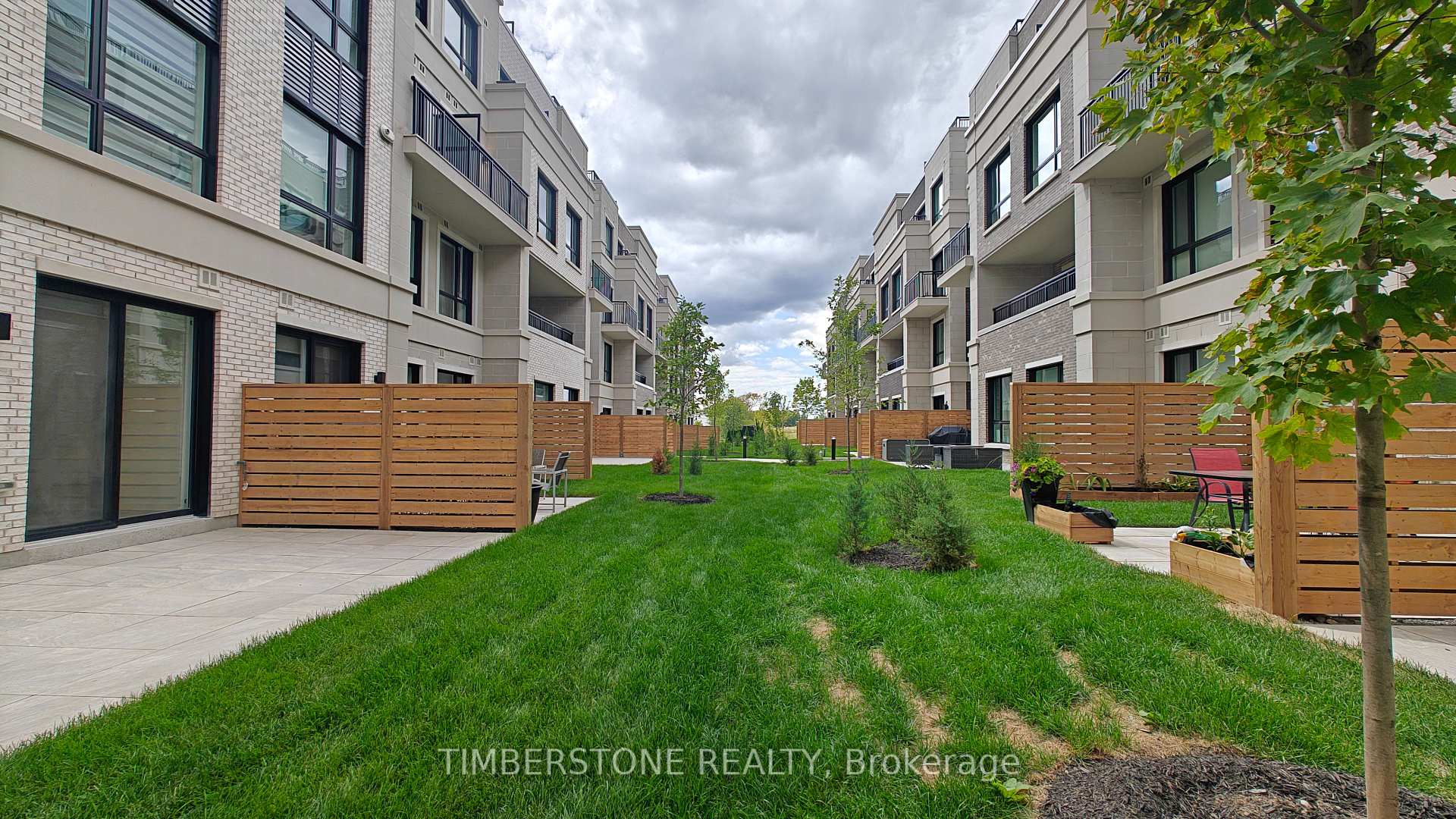 Photo 5 of Unit C106, 6 Red Squirrel Lane, Richmond Hill, Rural Richmond Hill — HOMEH