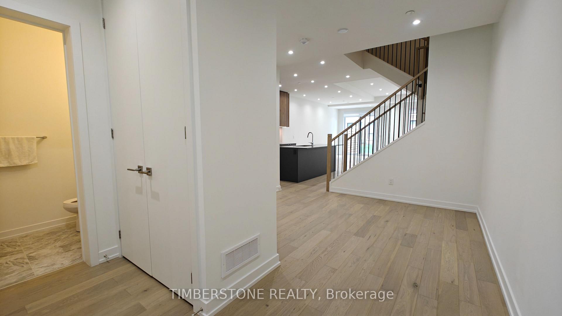 Photo 8 of Unit C106, 6 Red Squirrel Lane, Richmond Hill, Rural Richmond Hill — HOMEH
