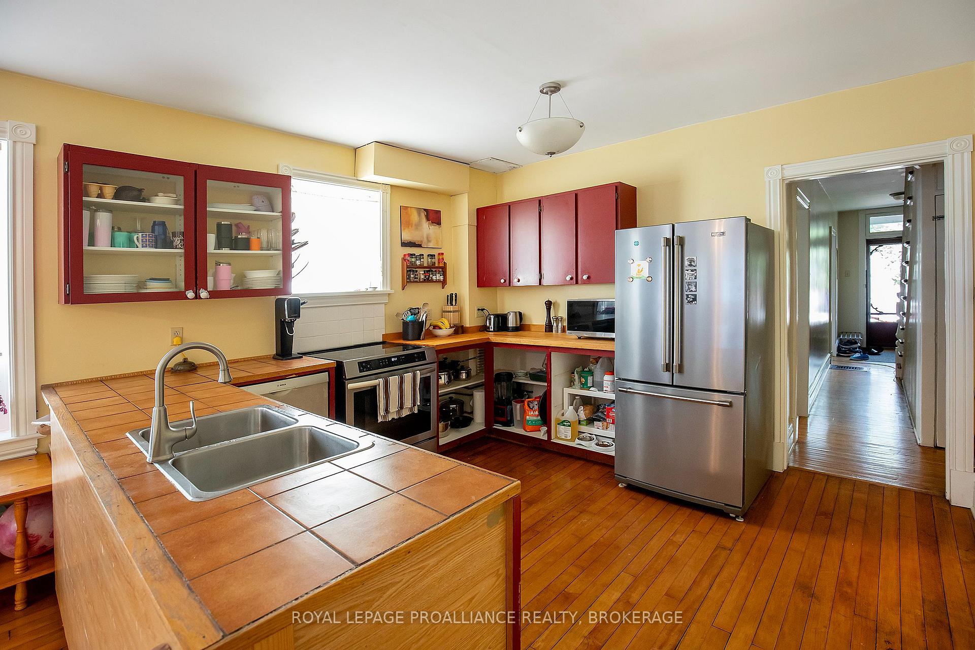 Photo 3 of 38 York Street, Kingston, East of Sir John A. Blvd — HOMEH