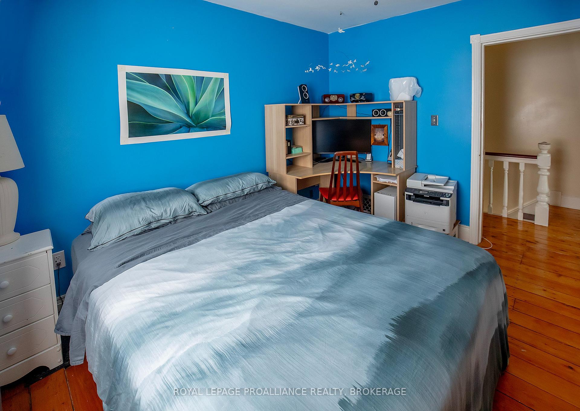 Photo 17 of 38 York Street, Kingston, East of Sir John A. Blvd — HOMEH
