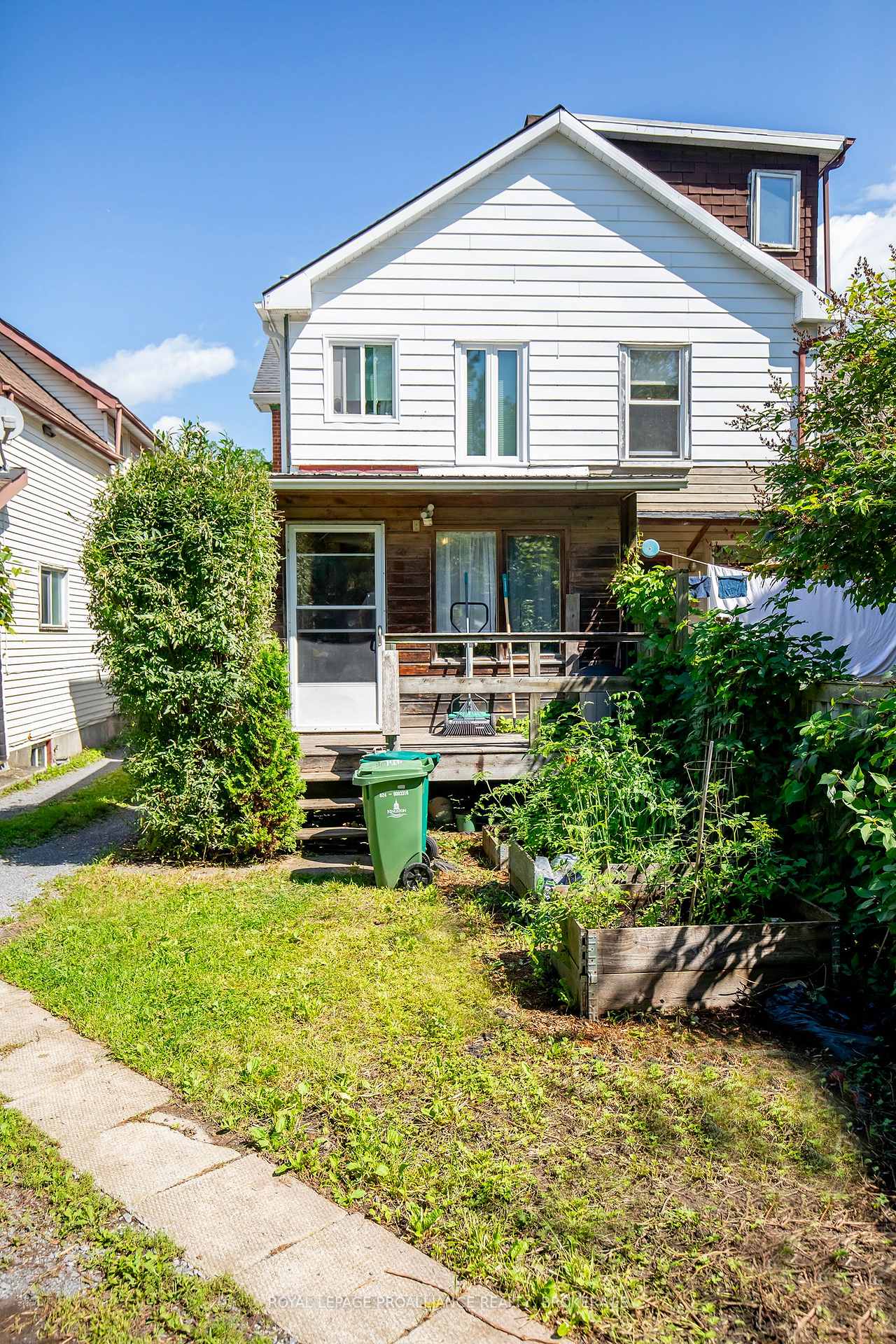 Photo 19 of 38 York Street, Kingston, East of Sir John A. Blvd — HOMEH