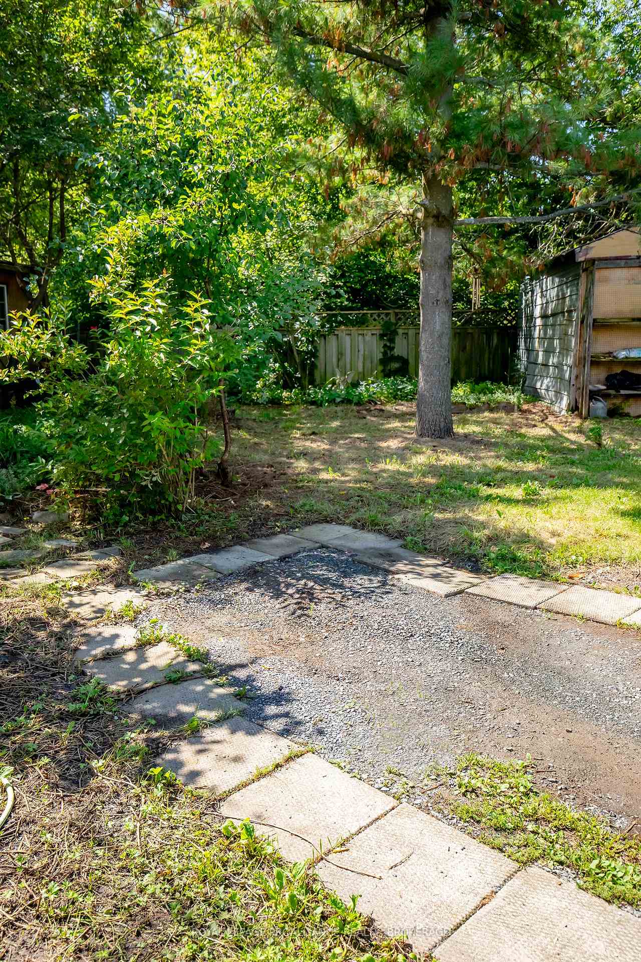 Photo 20 of 38 York Street, Kingston, East of Sir John A. Blvd — HOMEH