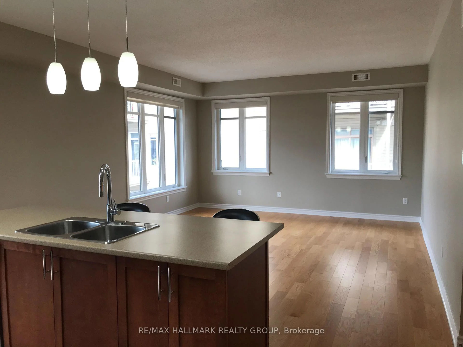 Photo 5 of Unit B, 43 Tayside Private, Ottawa, Barrhaven - Longfields — HOMEH