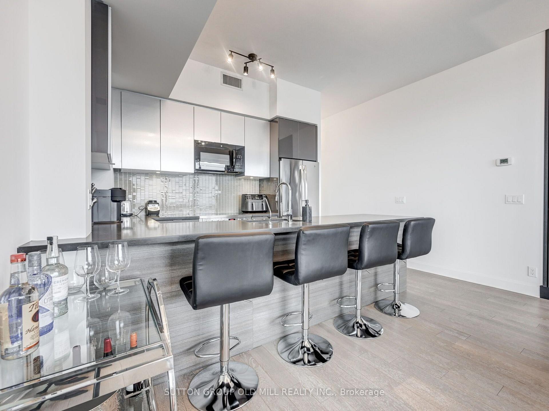 Photo 8 of Unit Lph3704, 33 Shorebreeze Drive, Etobicoke, Mimico — HOMEH