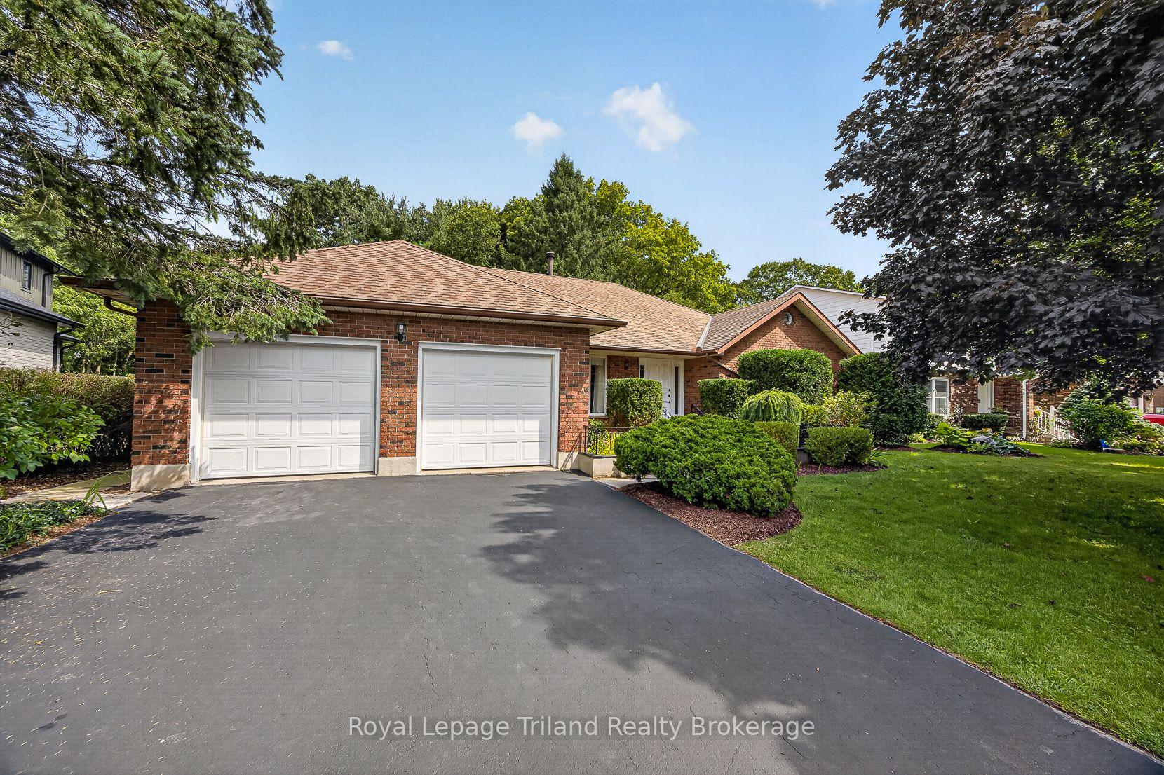 Photo 2 of 39 Clear Valley Drive, Tillsonburg — HOMEH