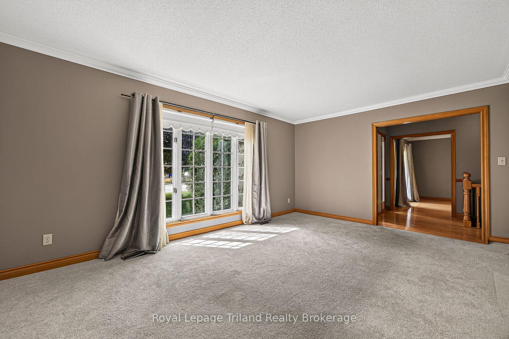 Photo 8 of 39 Clear Valley Drive, Tillsonburg — HOMEH