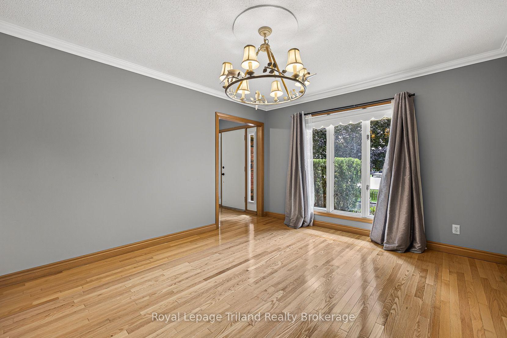 Photo 11 of 39 Clear Valley Drive, Tillsonburg — HOMEH