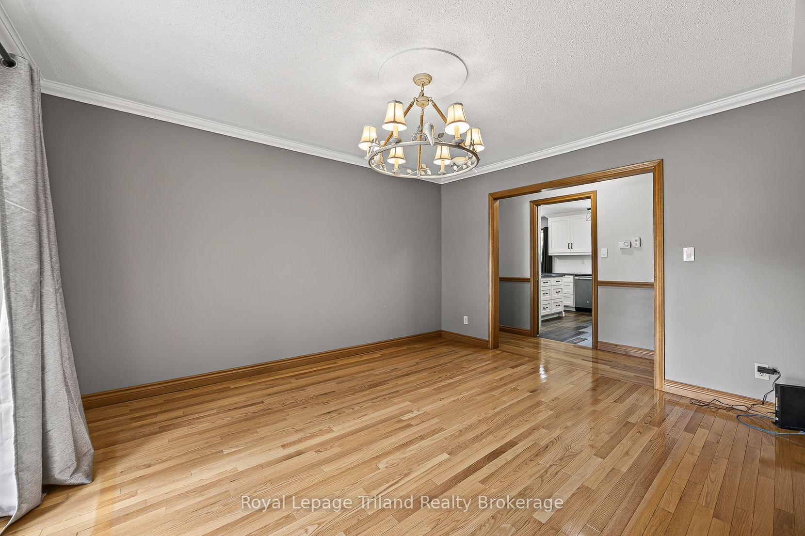 Photo 12 of 39 Clear Valley Drive, Tillsonburg — HOMEH