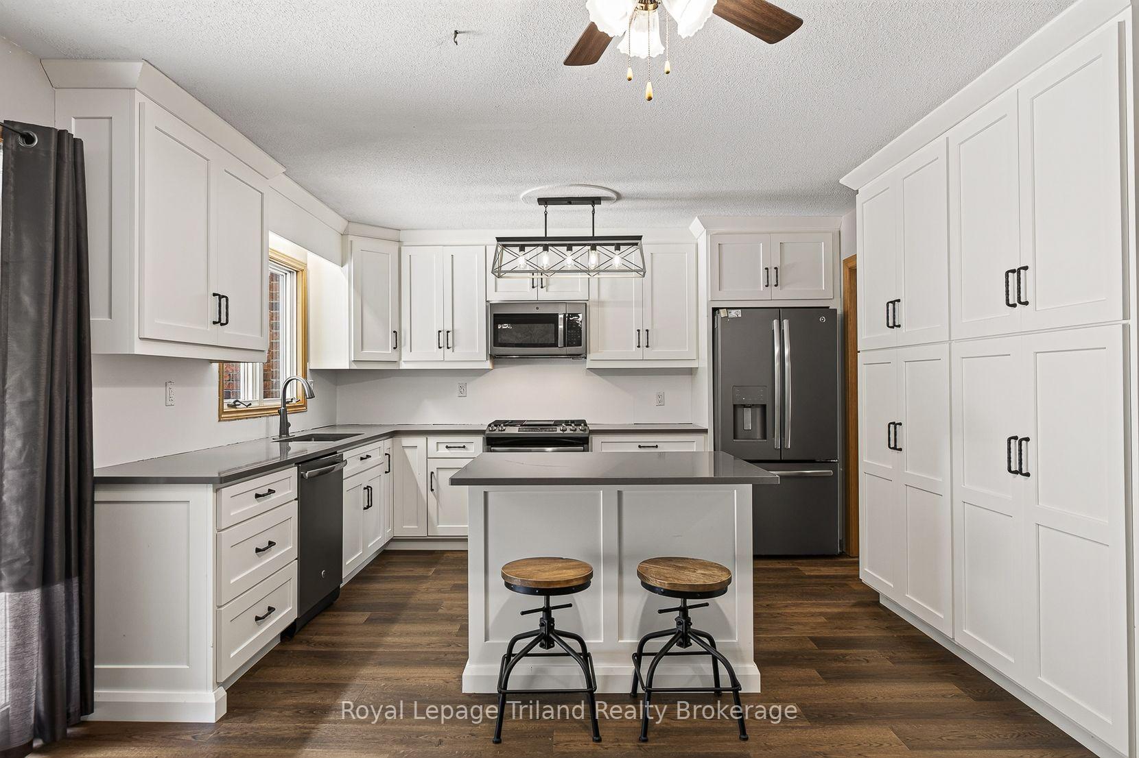 Photo 18 of 39 Clear Valley Drive, Tillsonburg — HOMEH