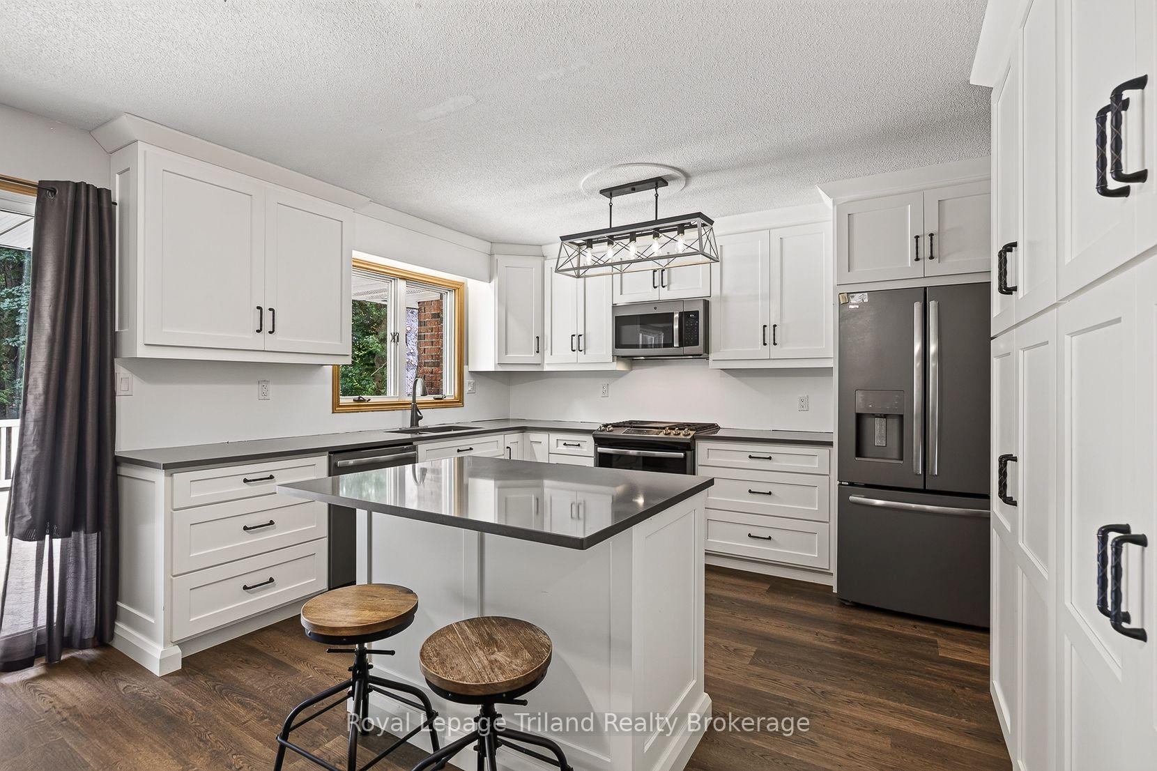 Photo 19 of 39 Clear Valley Drive, Tillsonburg — HOMEH