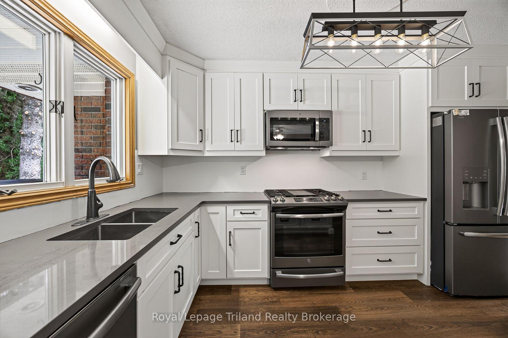 Photo 21 of 39 Clear Valley Drive, Tillsonburg — HOMEH