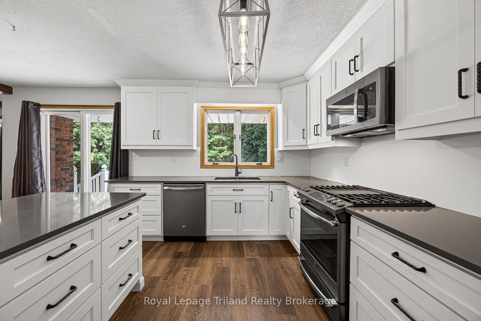 Photo 22 of 39 Clear Valley Drive, Tillsonburg — HOMEH