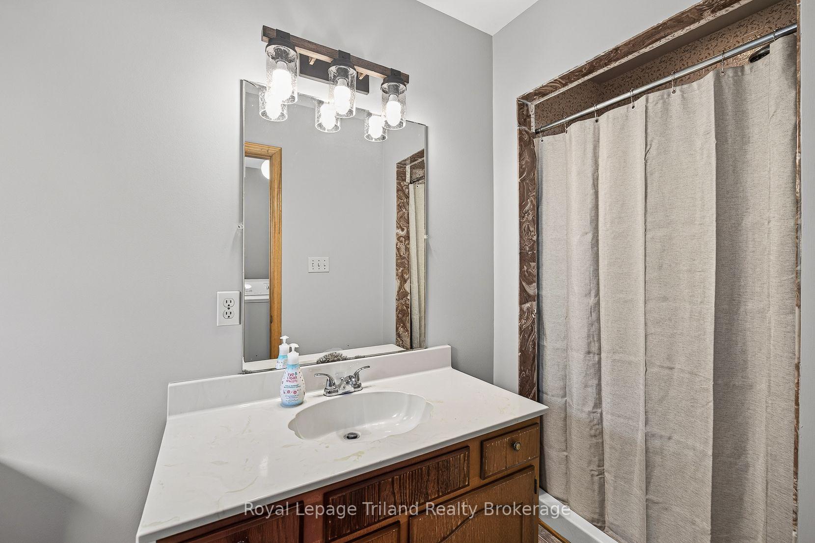 Photo 25 of 39 Clear Valley Drive, Tillsonburg — HOMEH