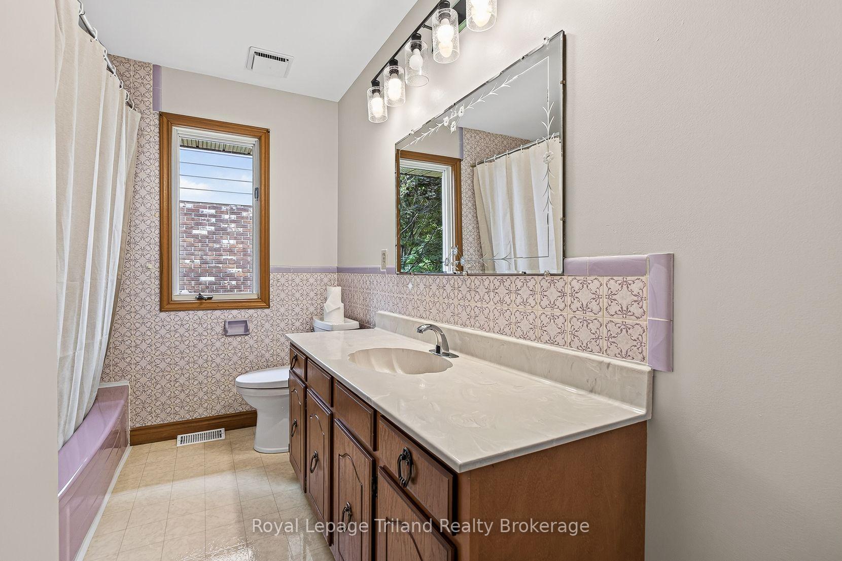 Photo 33 of 39 Clear Valley Drive, Tillsonburg — HOMEH