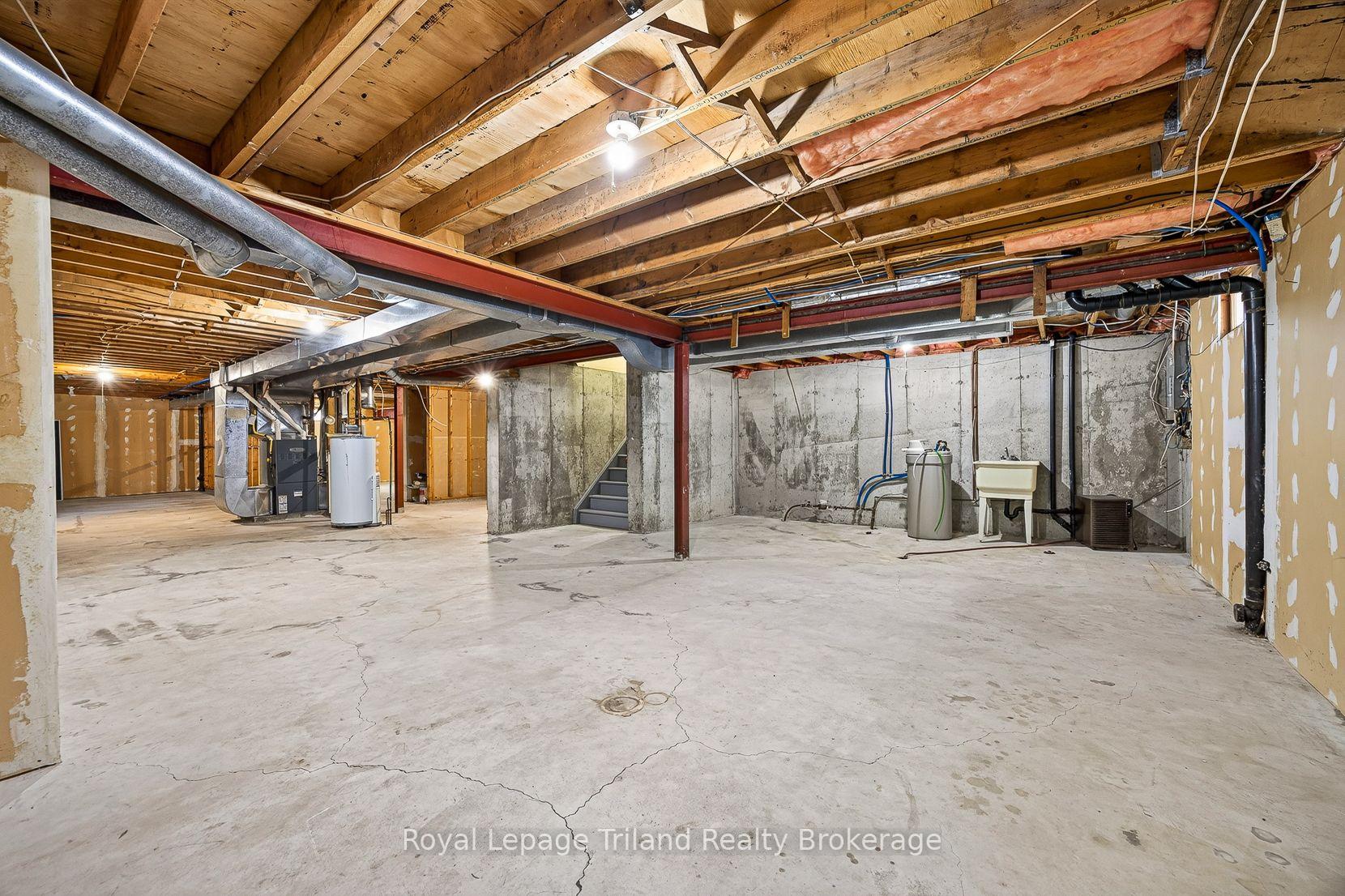 Photo 34 of 39 Clear Valley Drive, Tillsonburg — HOMEH