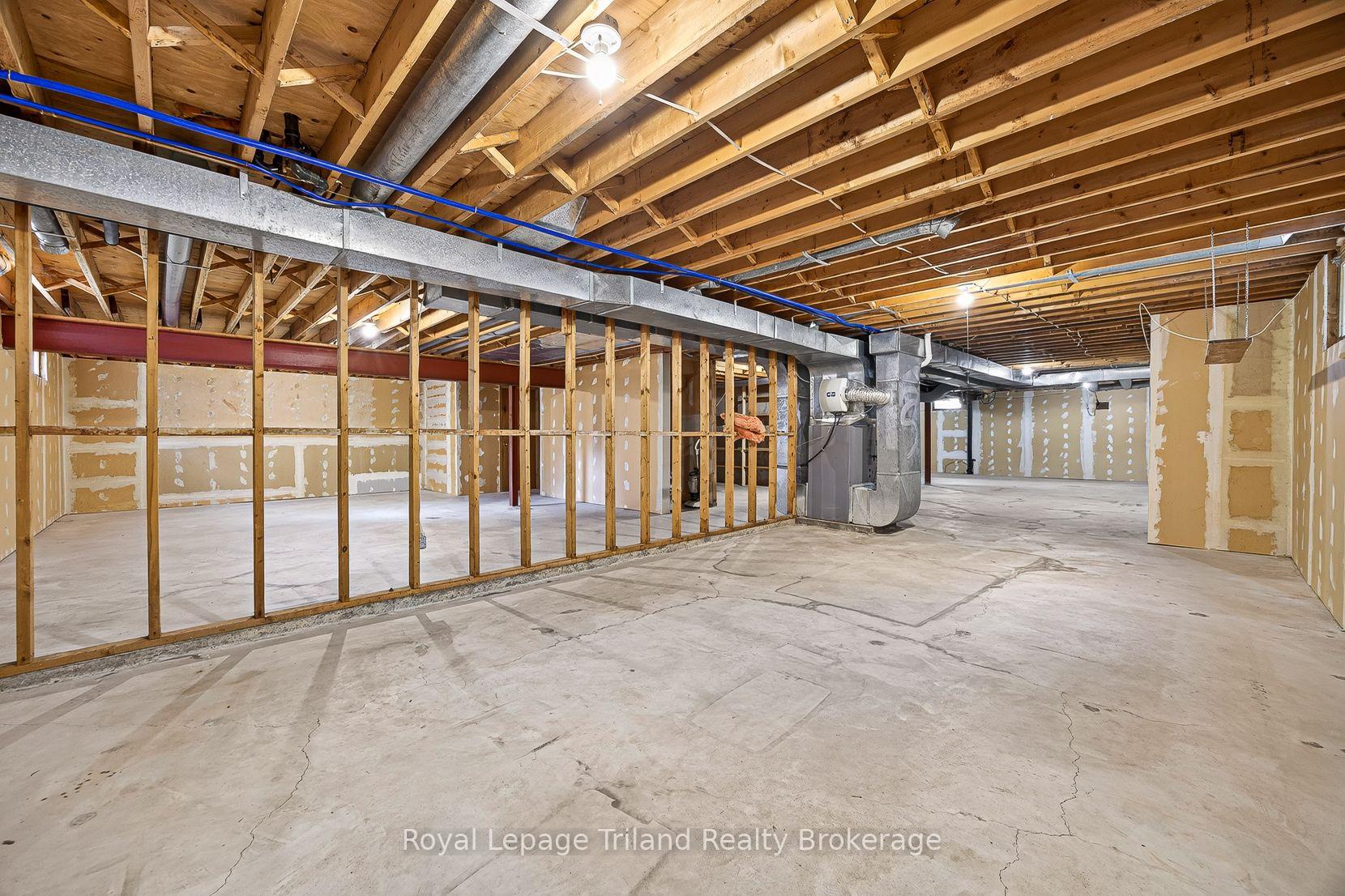 Photo 36 of 39 Clear Valley Drive, Tillsonburg — HOMEH