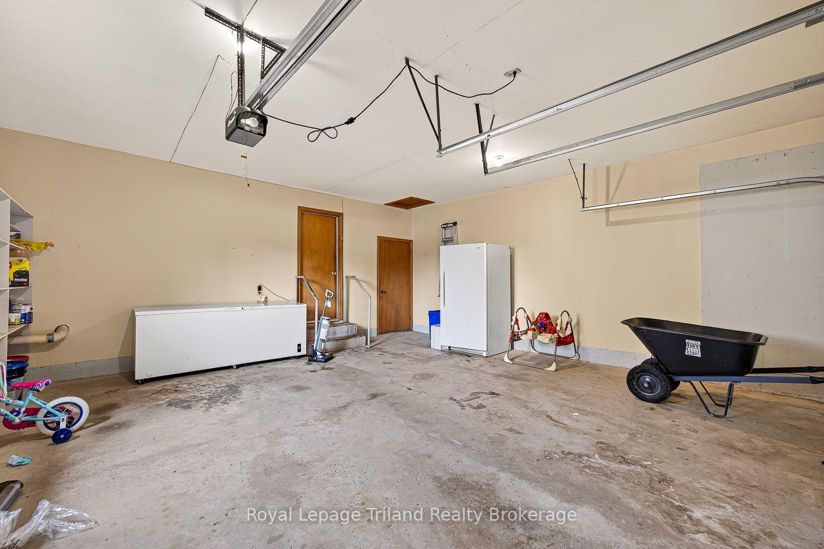 Photo 38 of 39 Clear Valley Drive, Tillsonburg — HOMEH