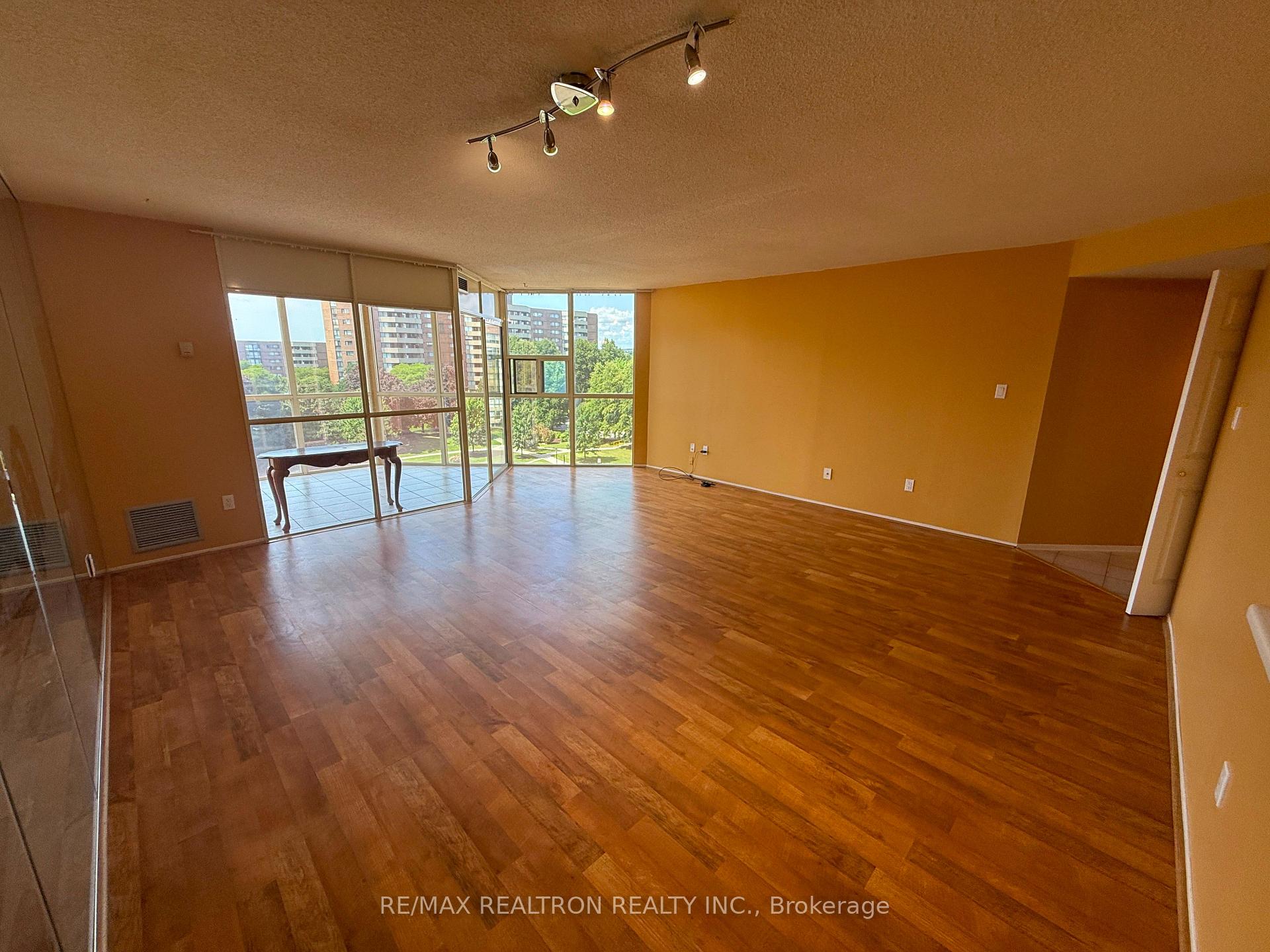 Photo 10 of Unit 705, 20 Baif Boulevard, Richmond Hill, North Richvale — HOMEH