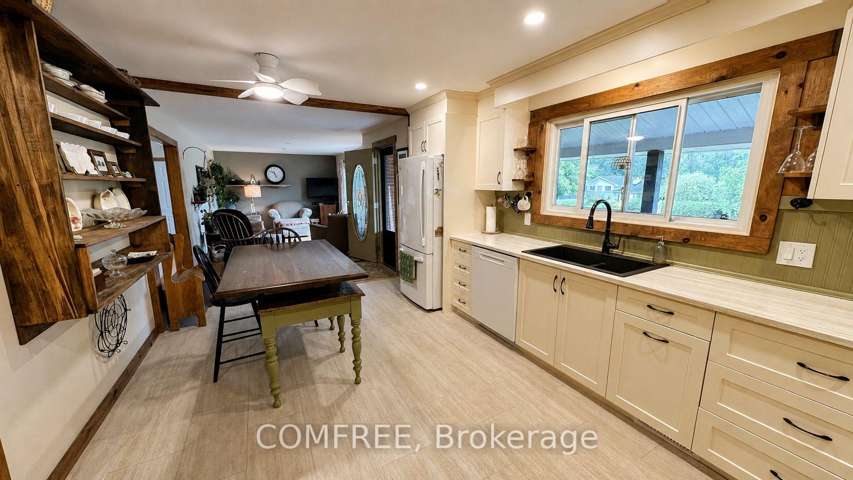 Photo 7 of 192 Clarchris Road, Tay Valley, Bathurst/Burgess & Sherbrooke (Bathurst) Twp — HOMEH