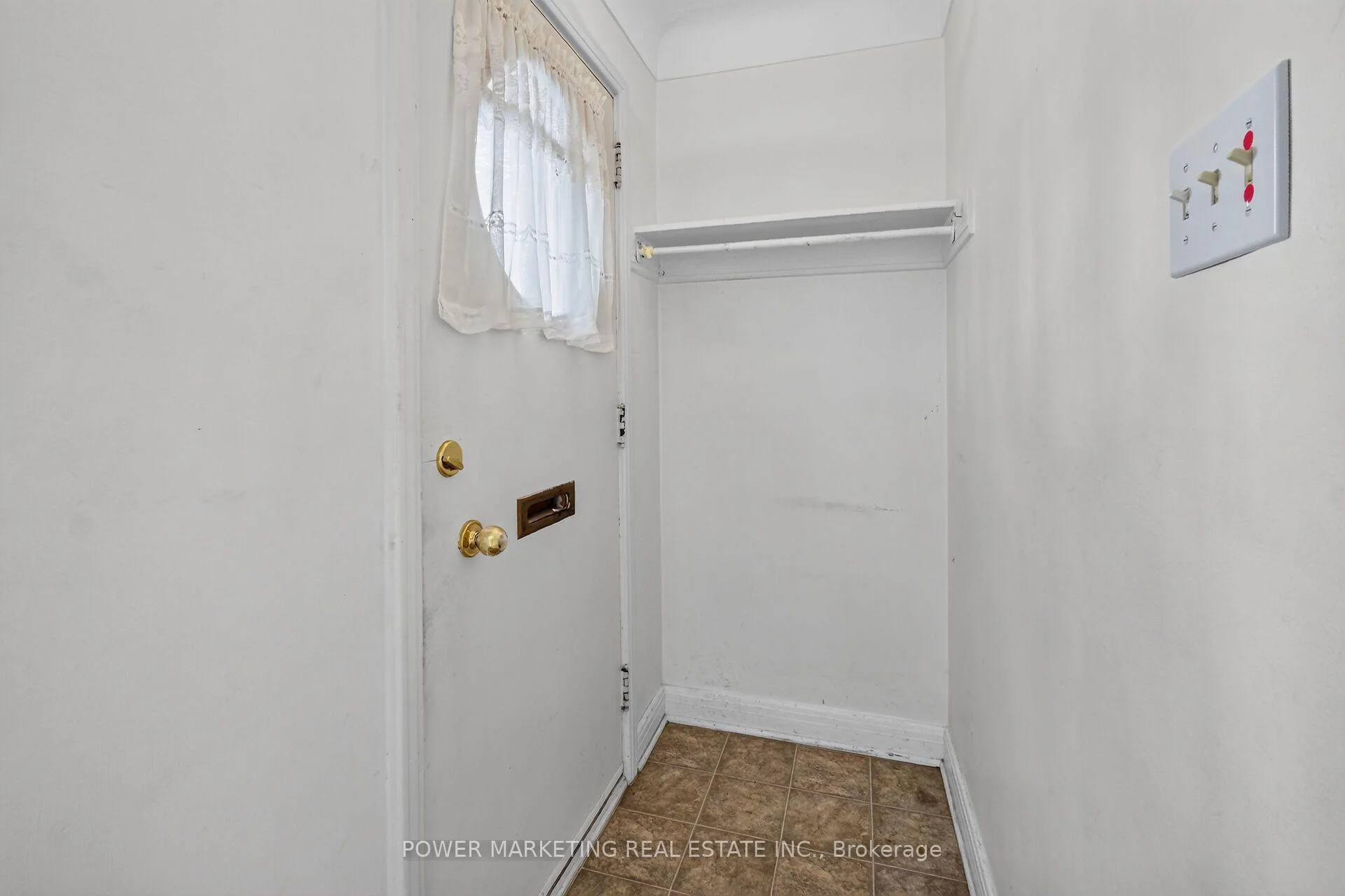 Photo 7 of 535 Dunbrack Street, Ottawa, Overbrook/Castle Heights — HOMEH