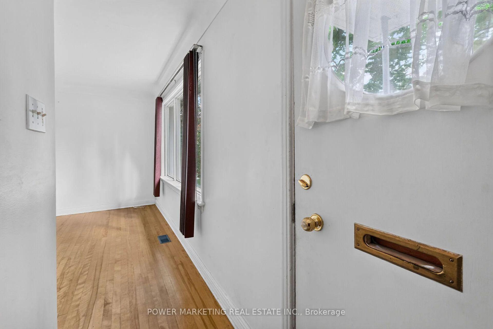 Photo 8 of 535 Dunbrack Street, Ottawa, Overbrook/Castle Heights — HOMEH