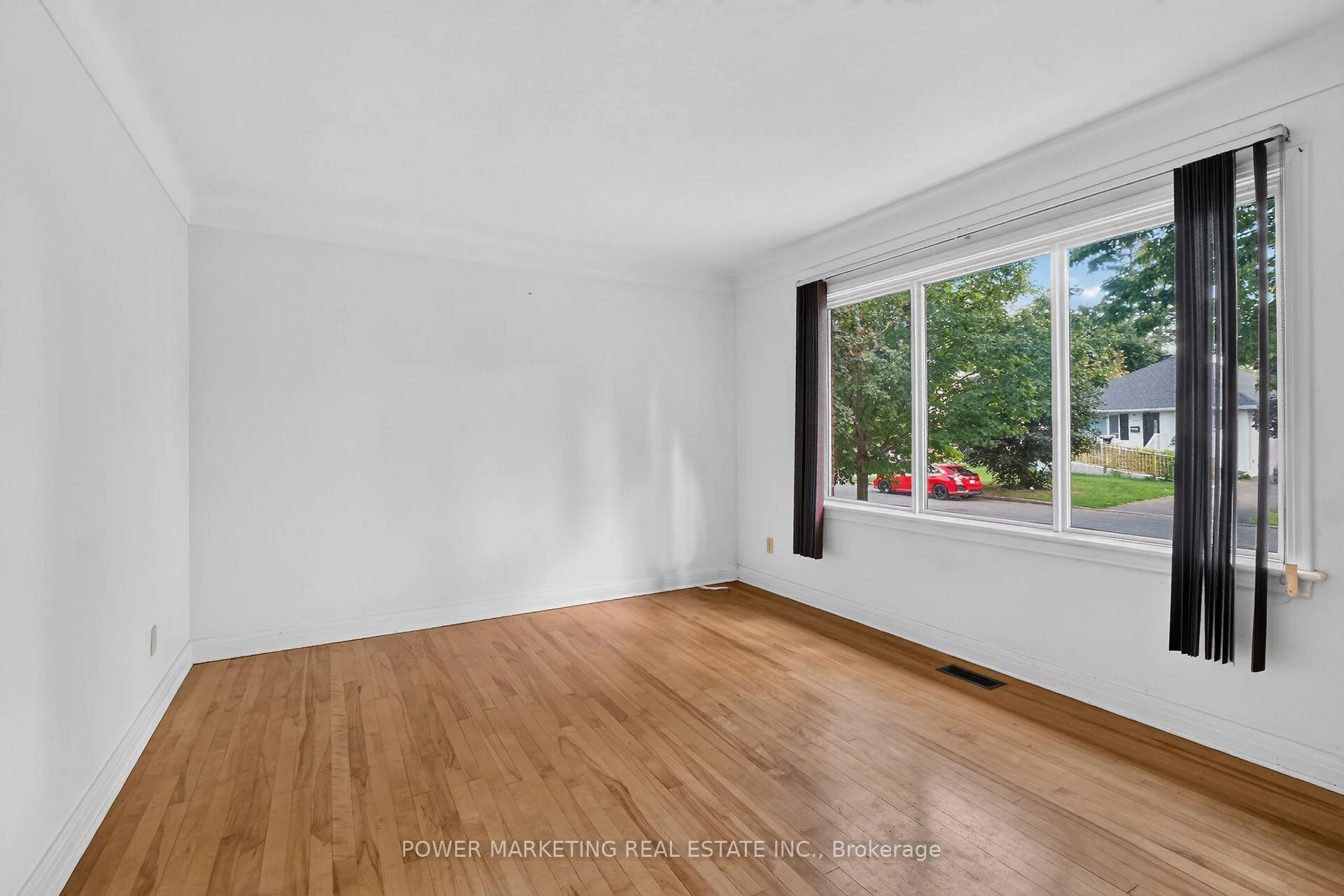 Photo 10 of 535 Dunbrack Street, Ottawa, Overbrook/Castle Heights — HOMEH