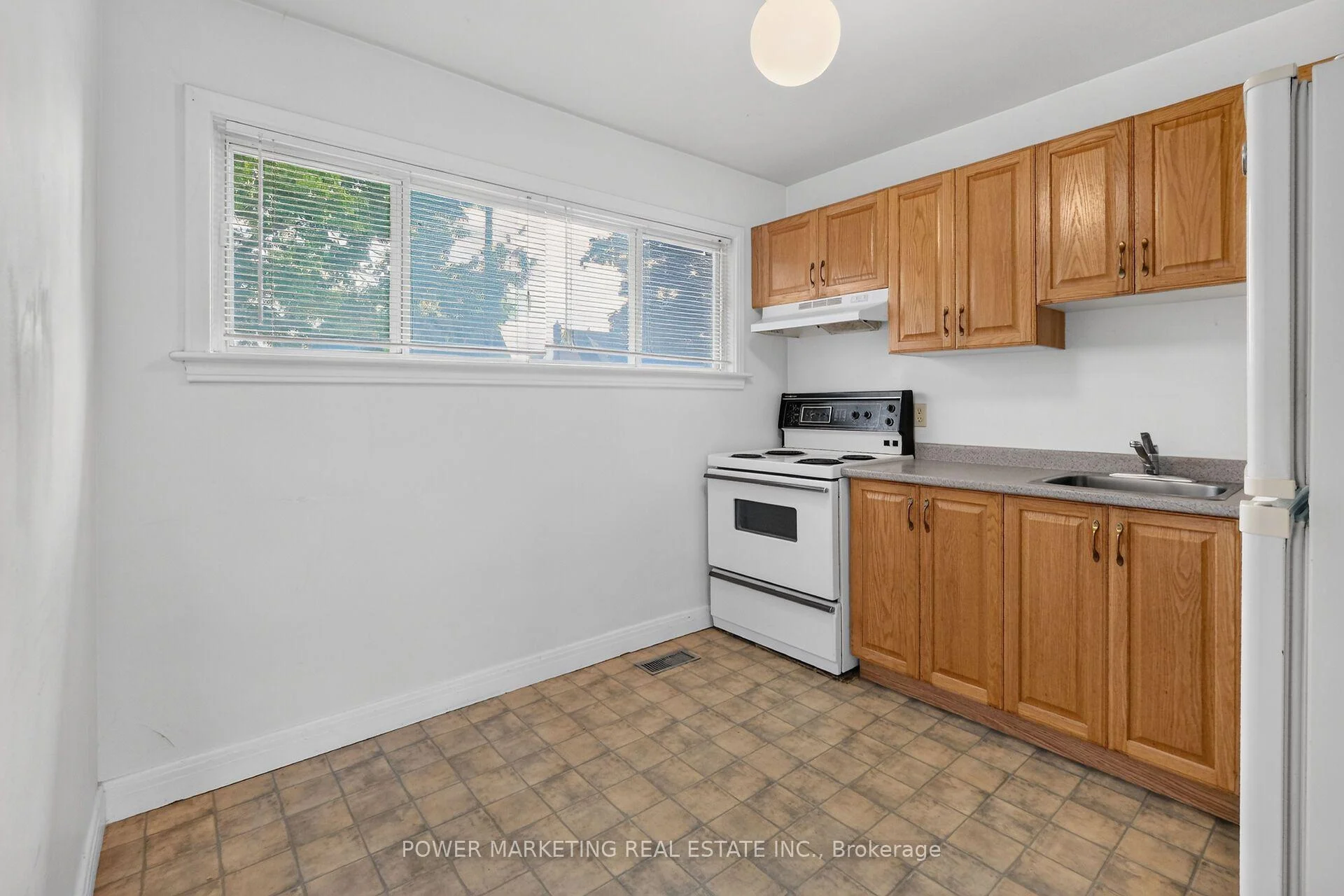 Photo 16 of 535 Dunbrack Street, Ottawa, Overbrook/Castle Heights — HOMEH