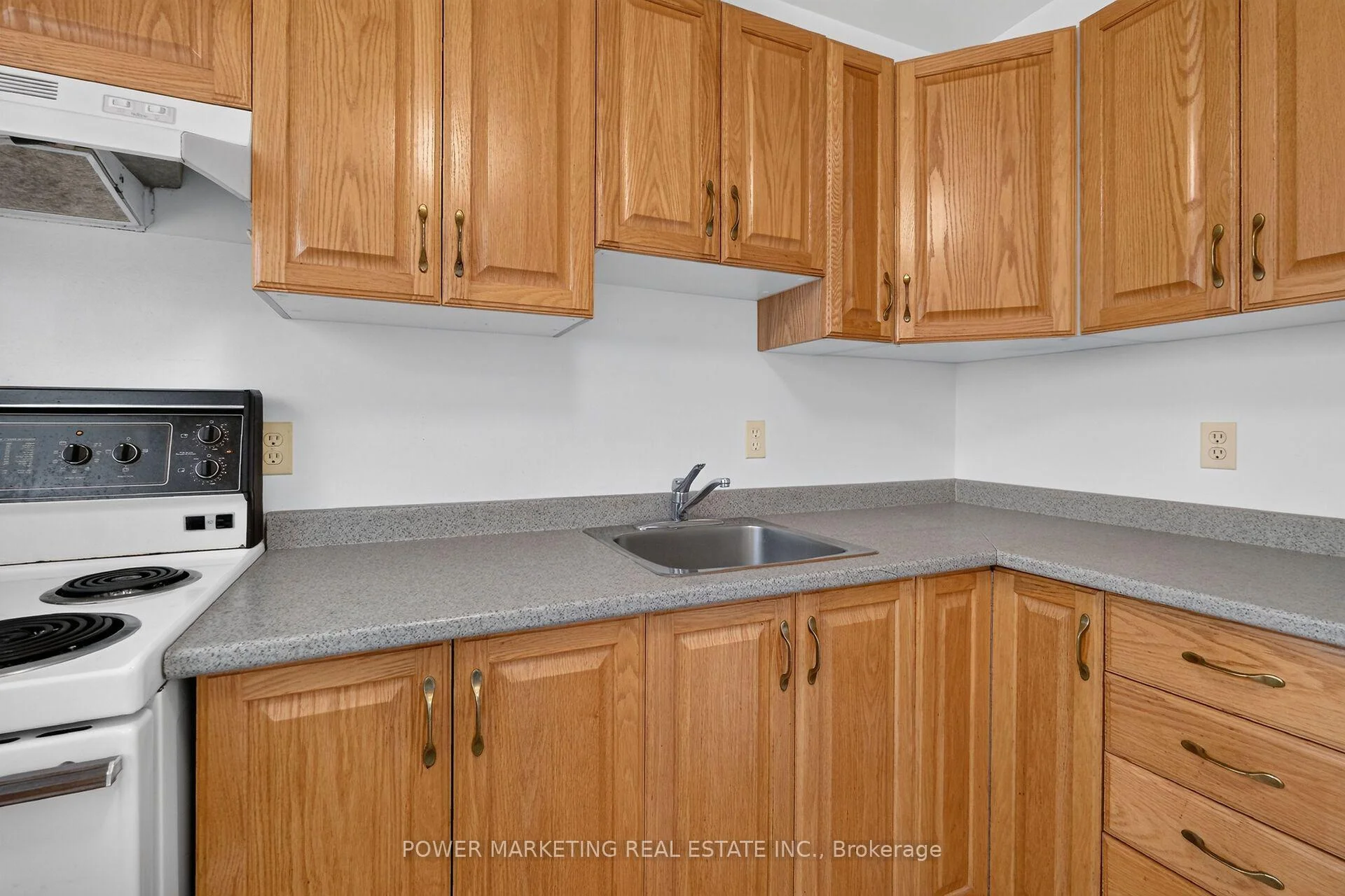Photo 18 of 535 Dunbrack Street, Ottawa, Overbrook/Castle Heights — HOMEH