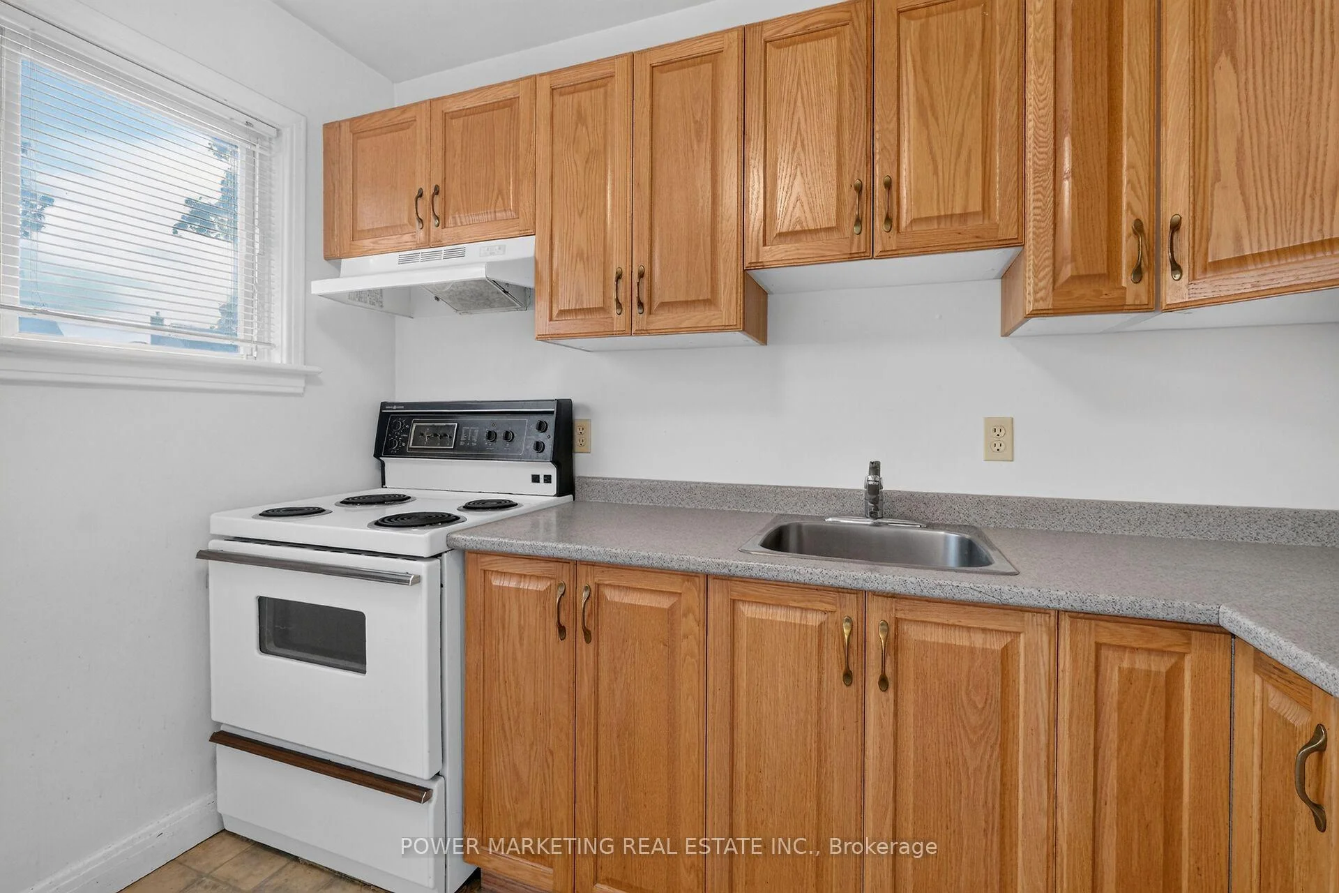 Photo 19 of 535 Dunbrack Street, Ottawa, Overbrook/Castle Heights — HOMEH