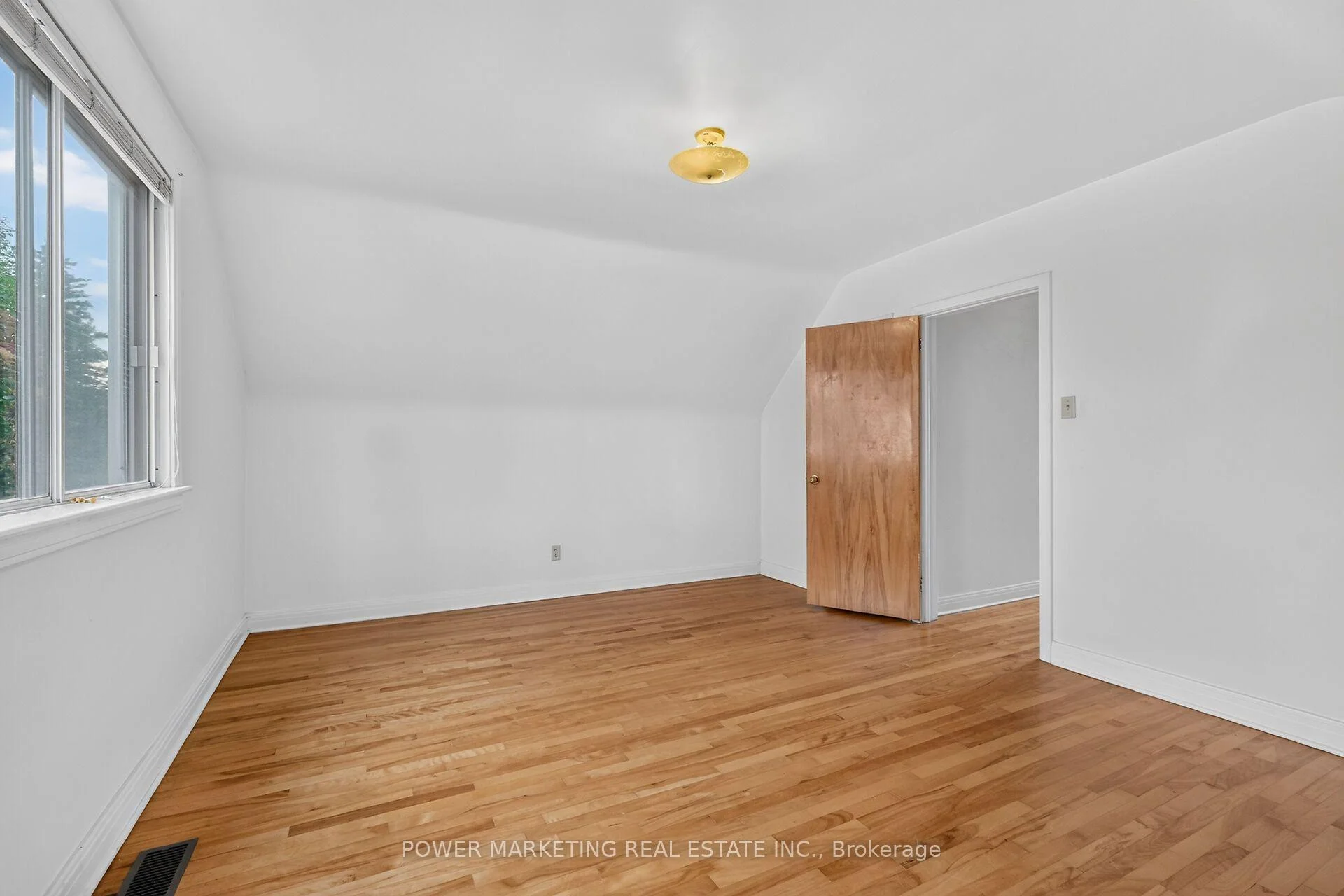 Photo 32 of 535 Dunbrack Street, Ottawa, Overbrook/Castle Heights — HOMEH